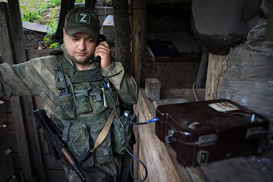 Soldaten und Bewohner in Donezk und Luhansk müssen nun auf altbewährte Kommunikationsmittel zurückgreifen.