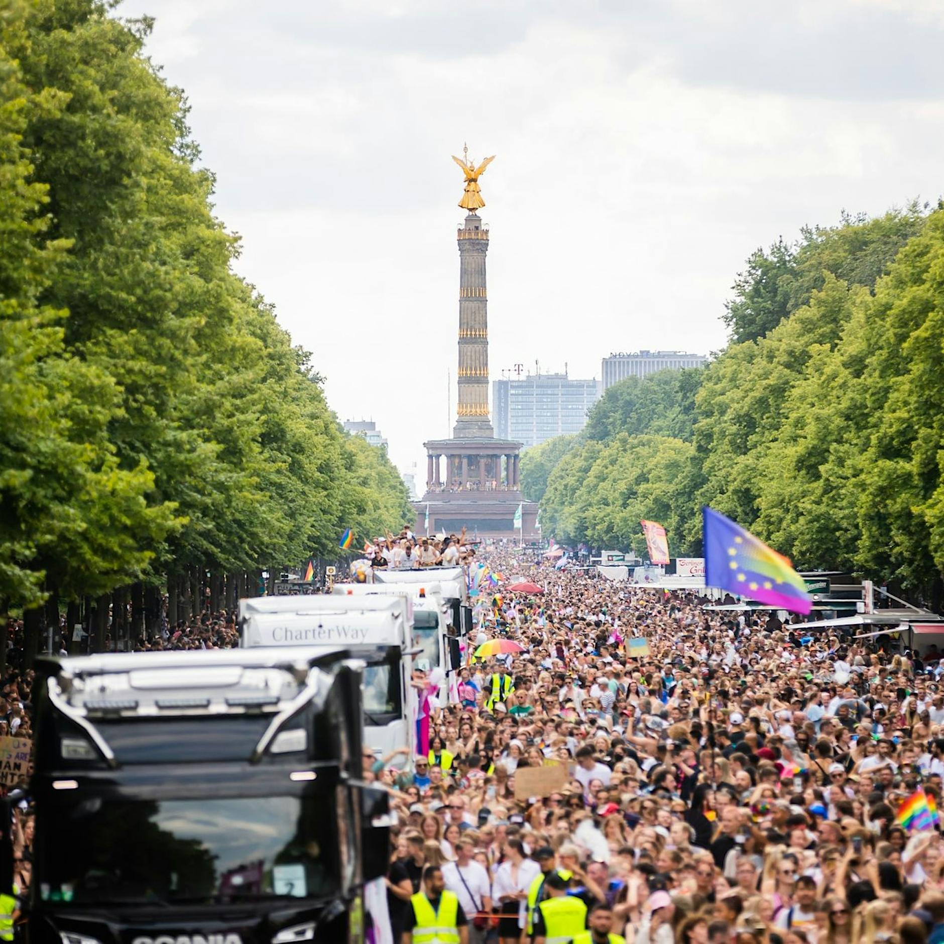 Nach CSD: Security-Dienst distanziert sich nicht von Mitarbeiter mit Nazi-Tattoo