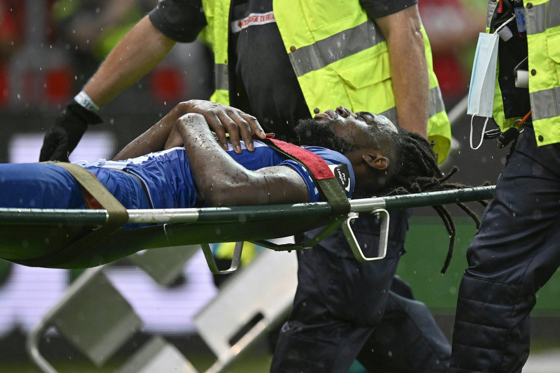 Für Jordan Torunarigha endete sein erstes Spiel für Gent auf der Trage. Mit einer Kopfverletzung musste er ins Krankenhaus.