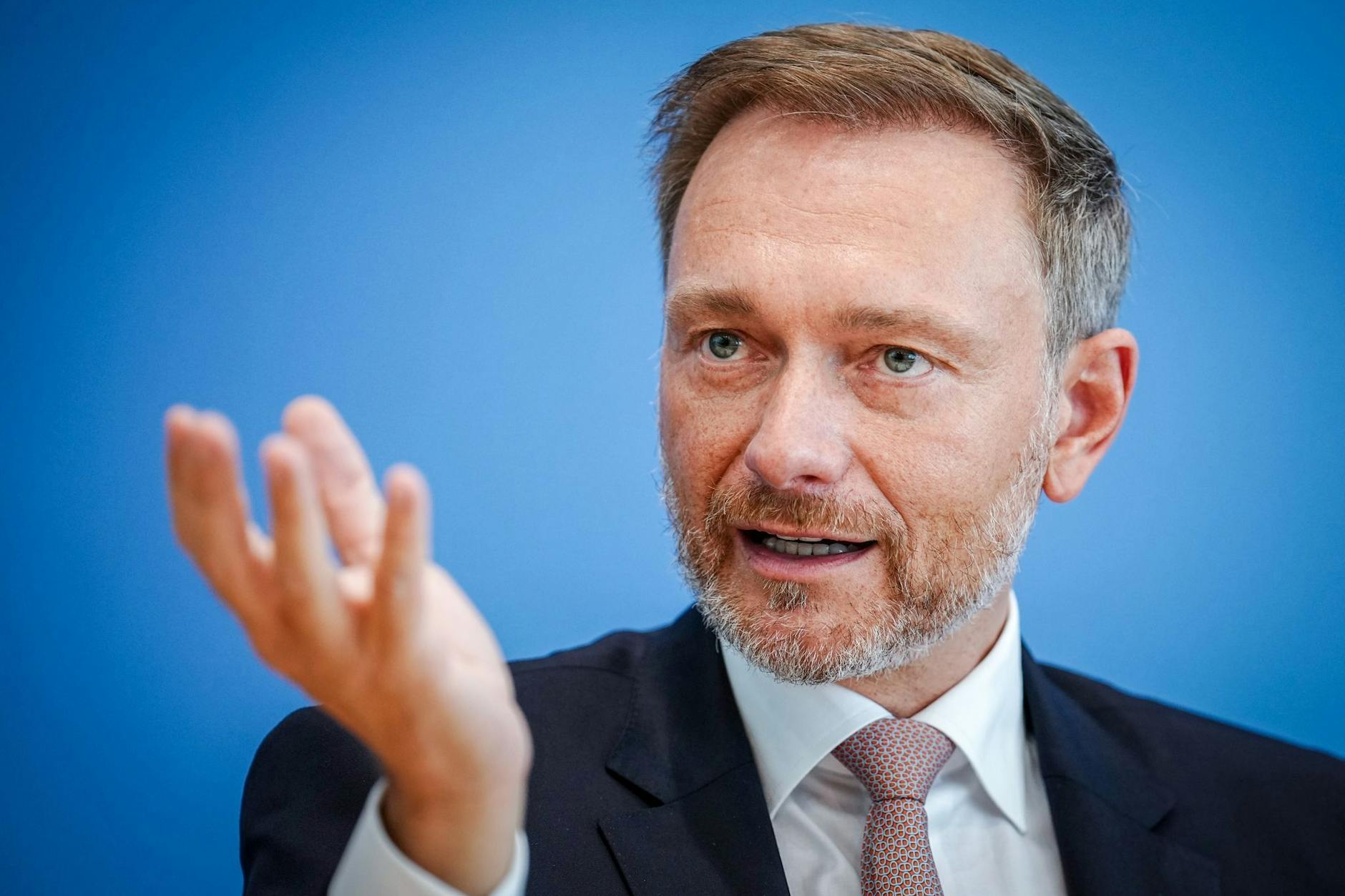 Finanzminister Christian Lindner (FDP) will keine Verlängerung des 9-Euro-Tickets.