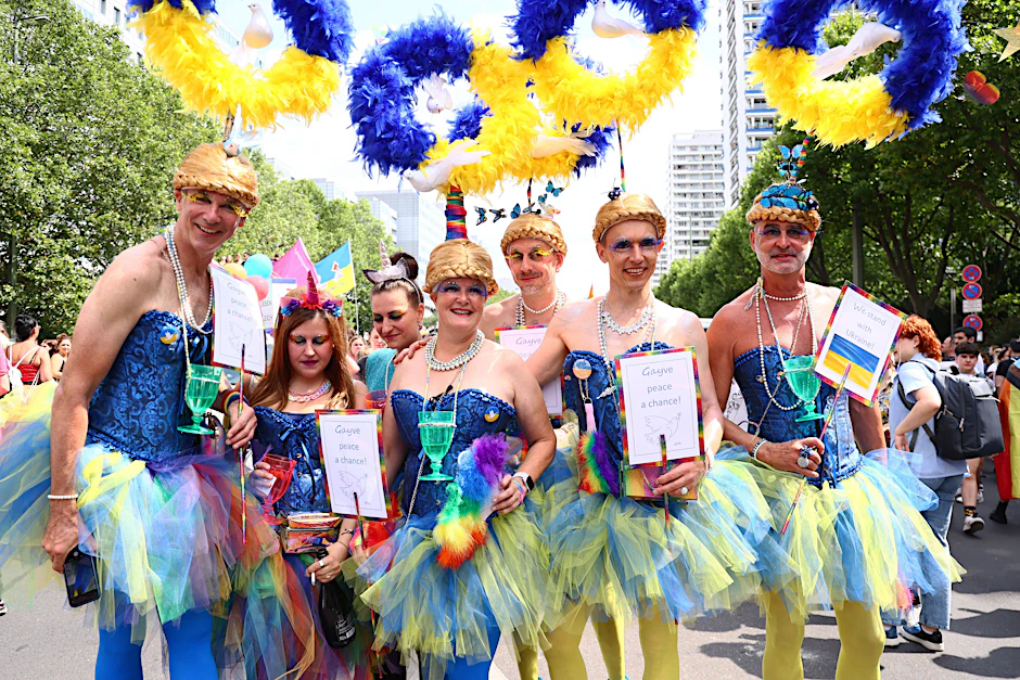 Solidarität mit der Ukraine auf dem Berliner CSD.