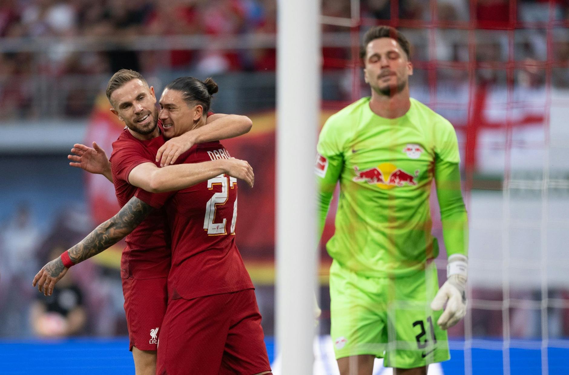 Liverpools Neuzugang Darwin Núñez (M) erzielte gegen Leipzig vier Tore.