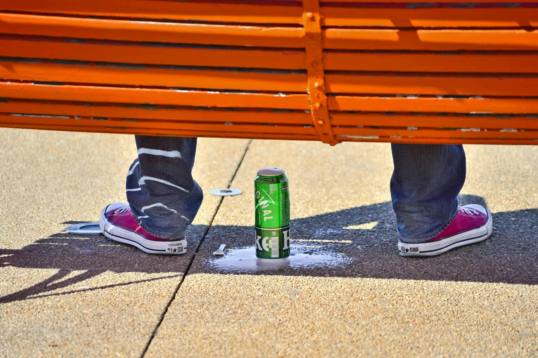 Prost auf der Parkbank: In einem Berliner Park wird das nur noch bis 21.59 Uhr möglich sein.