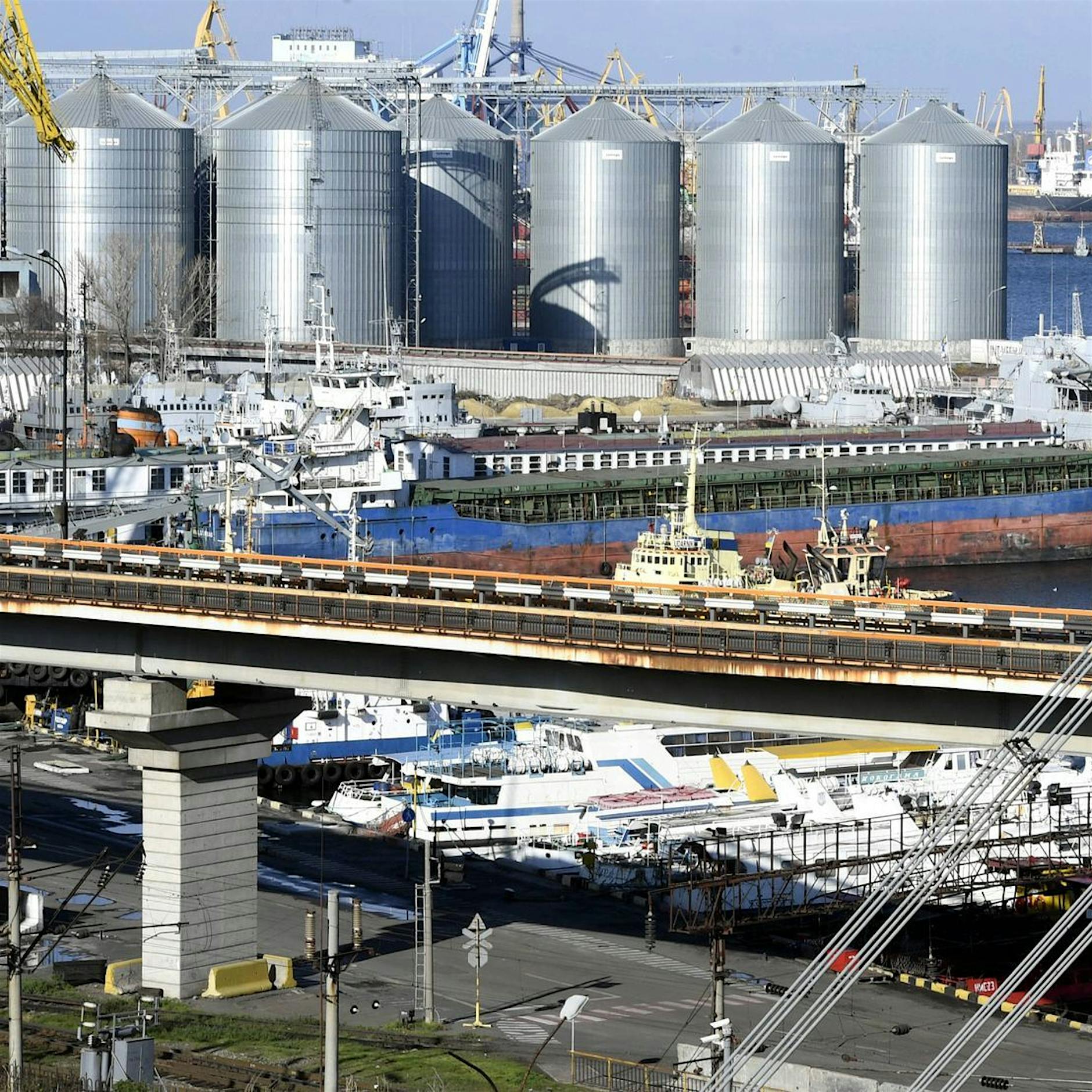 Selenskyj: Raketen auf Odessa sind „russische Barbarei“