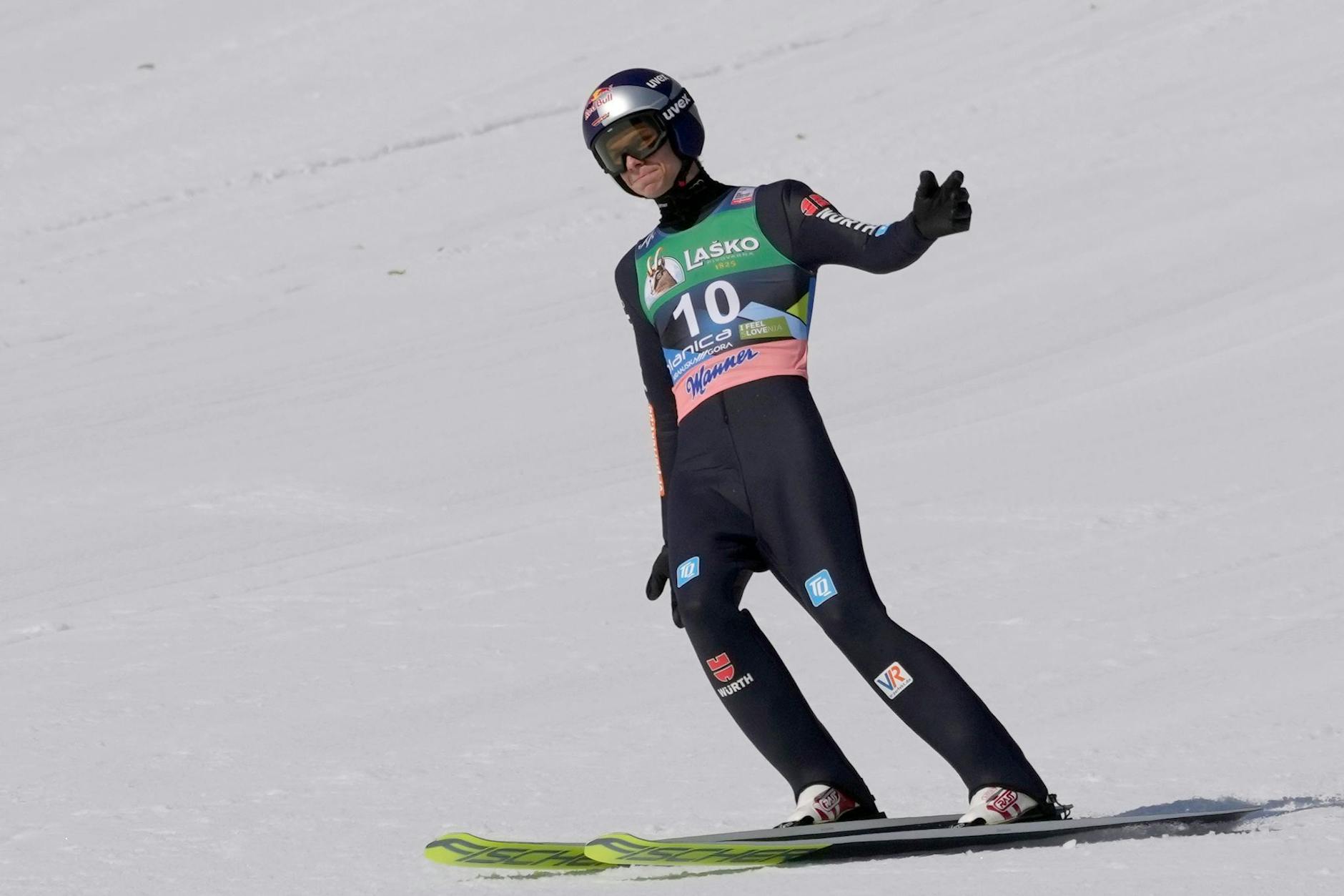 Hat sich einer Knie-Operation unterzogen: Andreas Wellinger in Planica im Zielbereich.