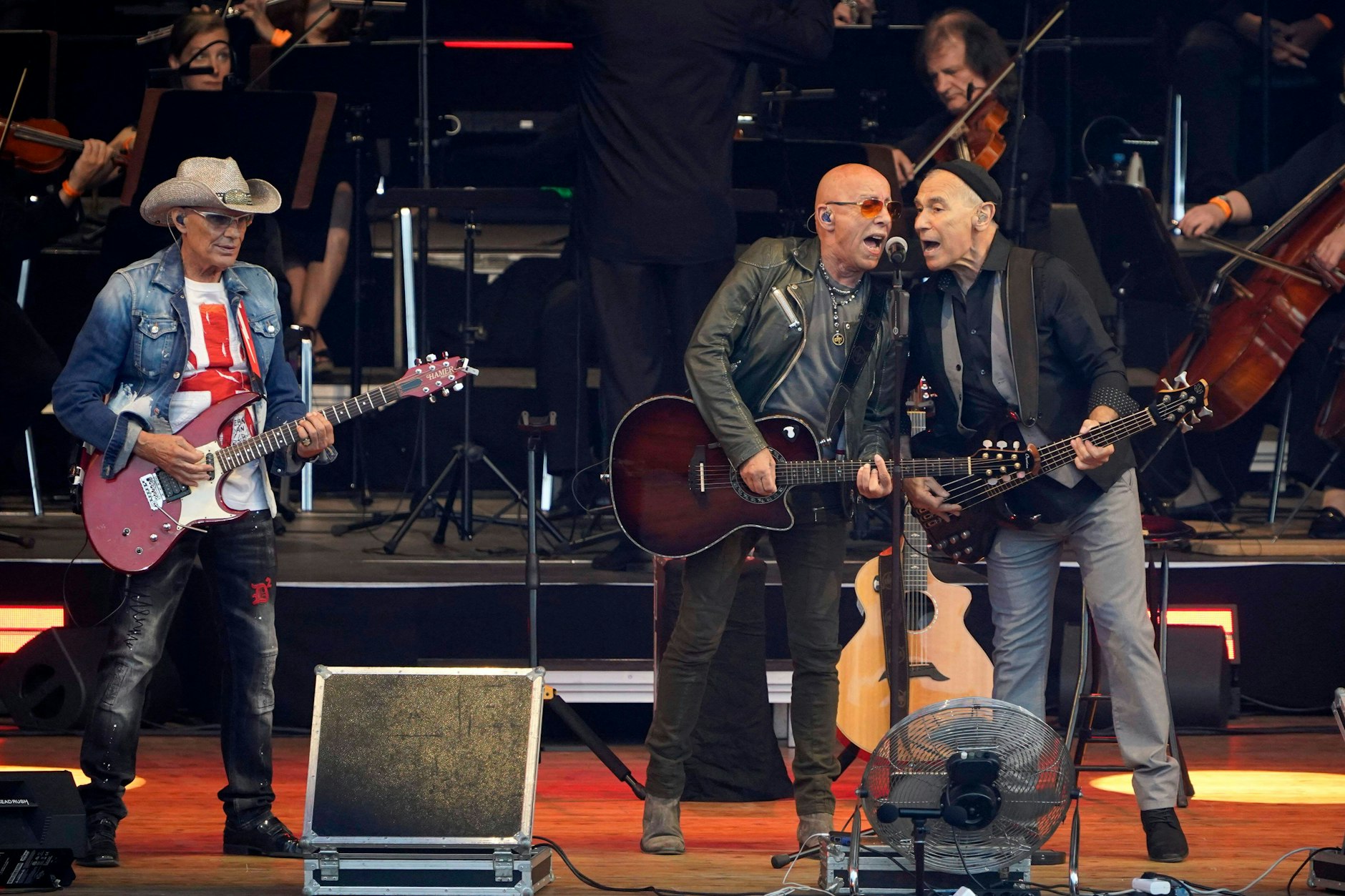 City live bei der „50 Jahre City - Die letzte Runde“-Tour mit den Berliner Symphonikern: Fritz Puppel, Toni Krahl und Georgi Gogow (v. l.)