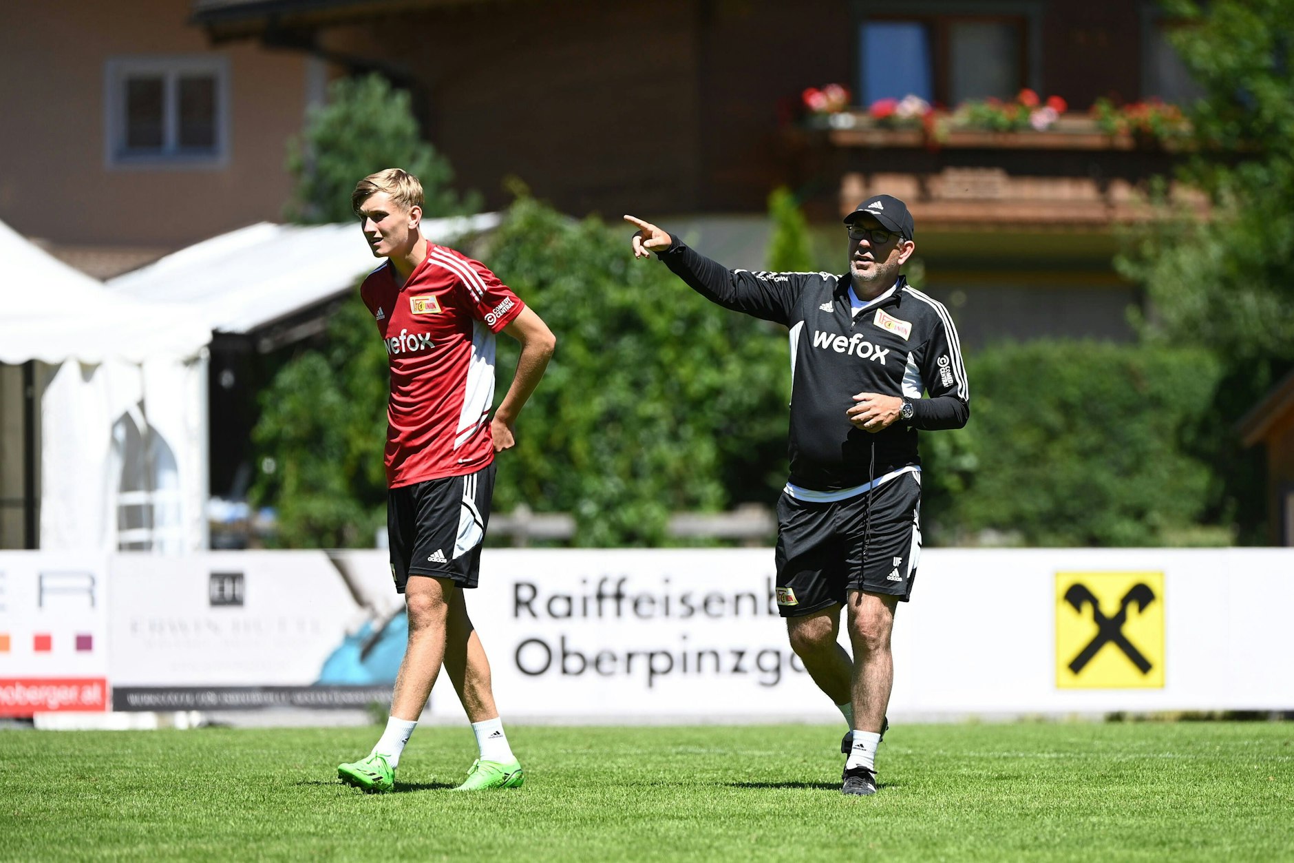 Zeigt ihm an, wo es langgeht! Unions Trainer Urs Fischer (r.) mit Aljoscha Kemlein im Trainingslager in Österreich. Der Youngster hinterließ einen guten Eindruck bei den Profis.