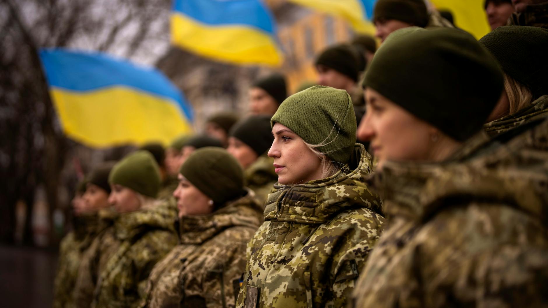 In der ukrainischen Armee dienen auch zahlreiche Soldatinnen.