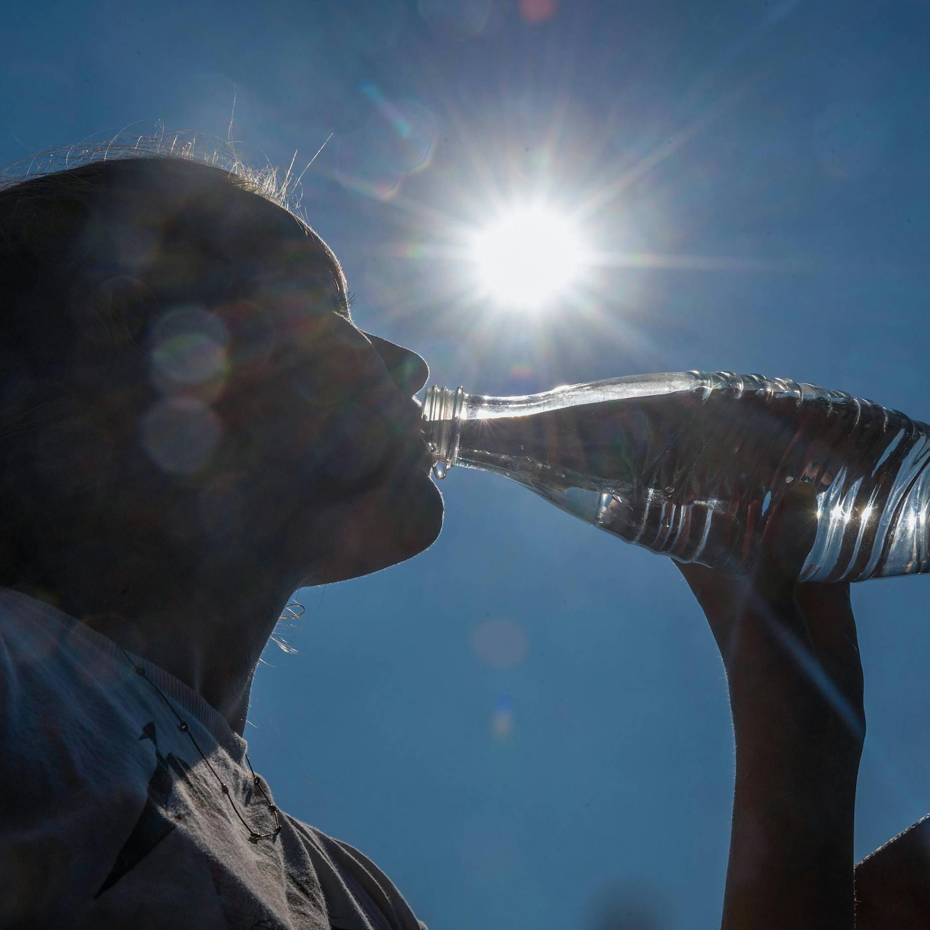 Die Hitze kommt zurück: Jetzt müssen Sie darauf achten, genug zu trinken – SO trinken Sie richtig