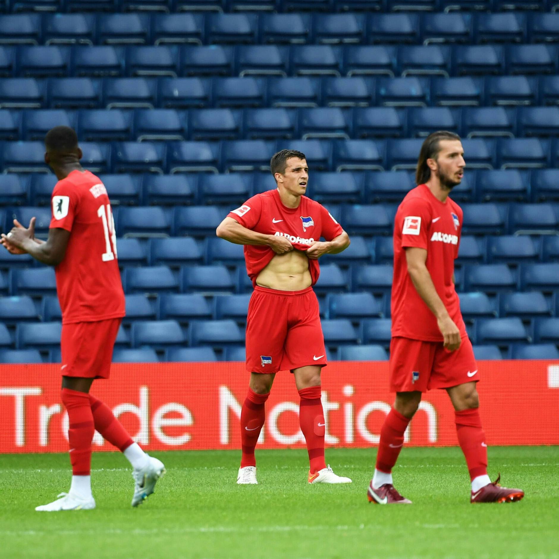 Dodi Lukebakio, Marc Oliver Kempf und Ivan Sunjic waren nach dem 1:2-Test gegen West Bromwich etwas bedient.