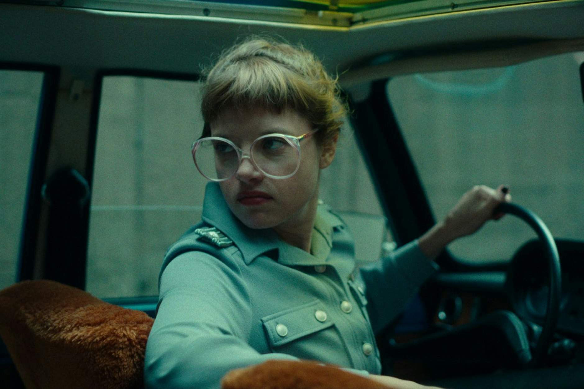 Jella Haase spielt die Titelrolle in „Kleo“, einer Stasi-Thriller-Serie auf Netflix.