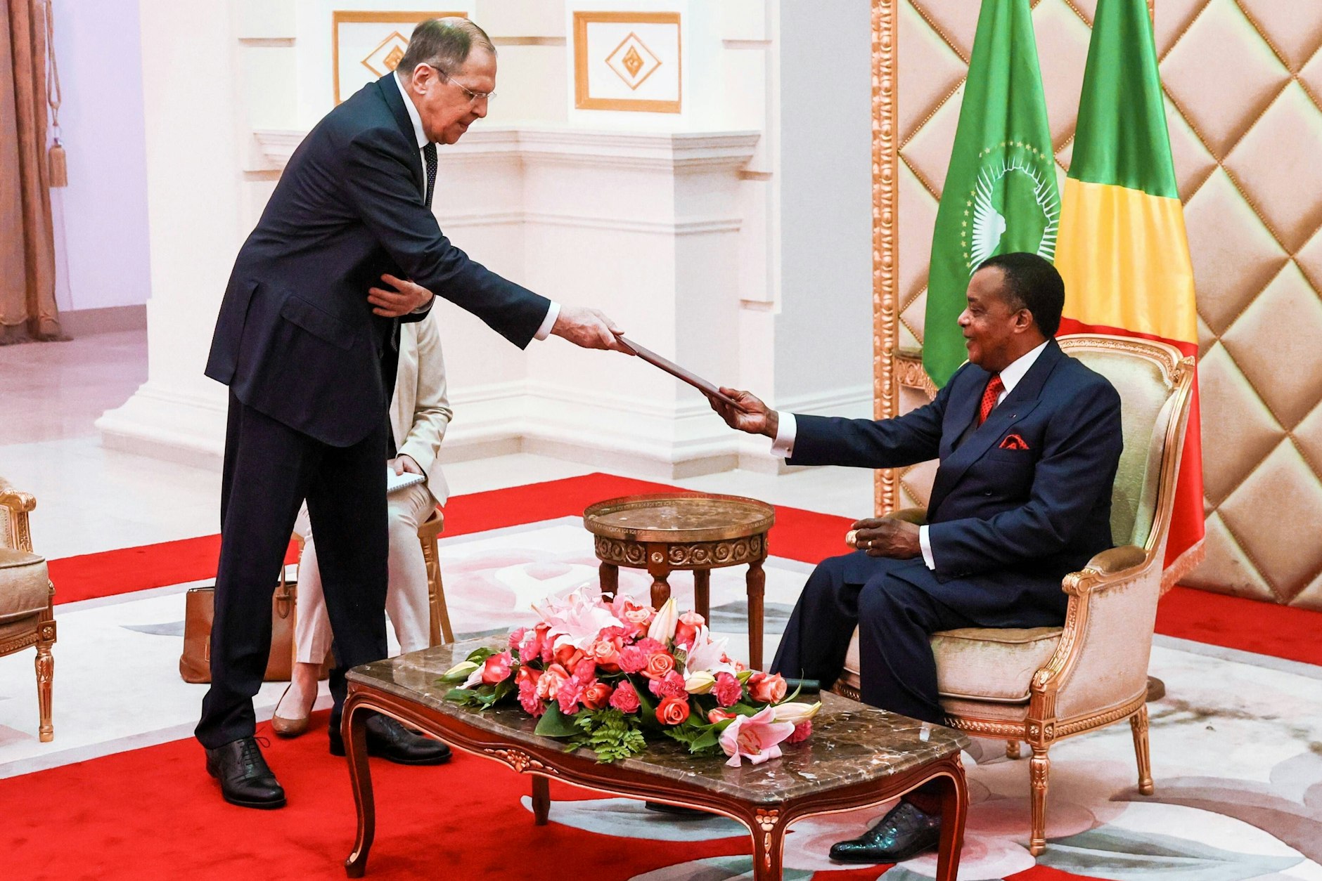 Auch dem kongolesischen Präsidenten Denis Sassou-Nguesso macht Lawrow seine Aufwartung.