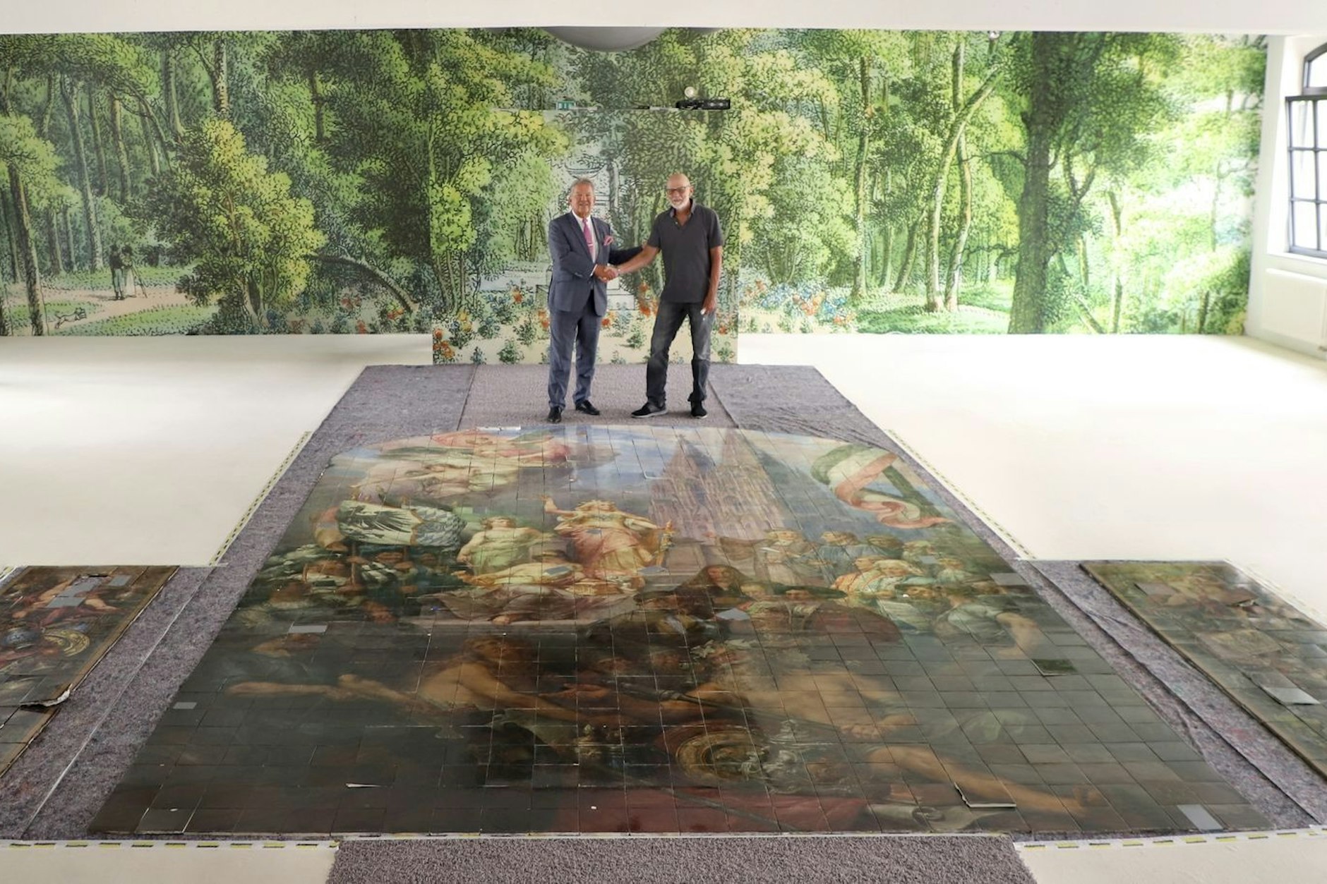 Jörg Woltmann (l.) von der Stiftung Königliche Porzellan-Manufaktur Berlin (KPM) und Reinhard Andress.