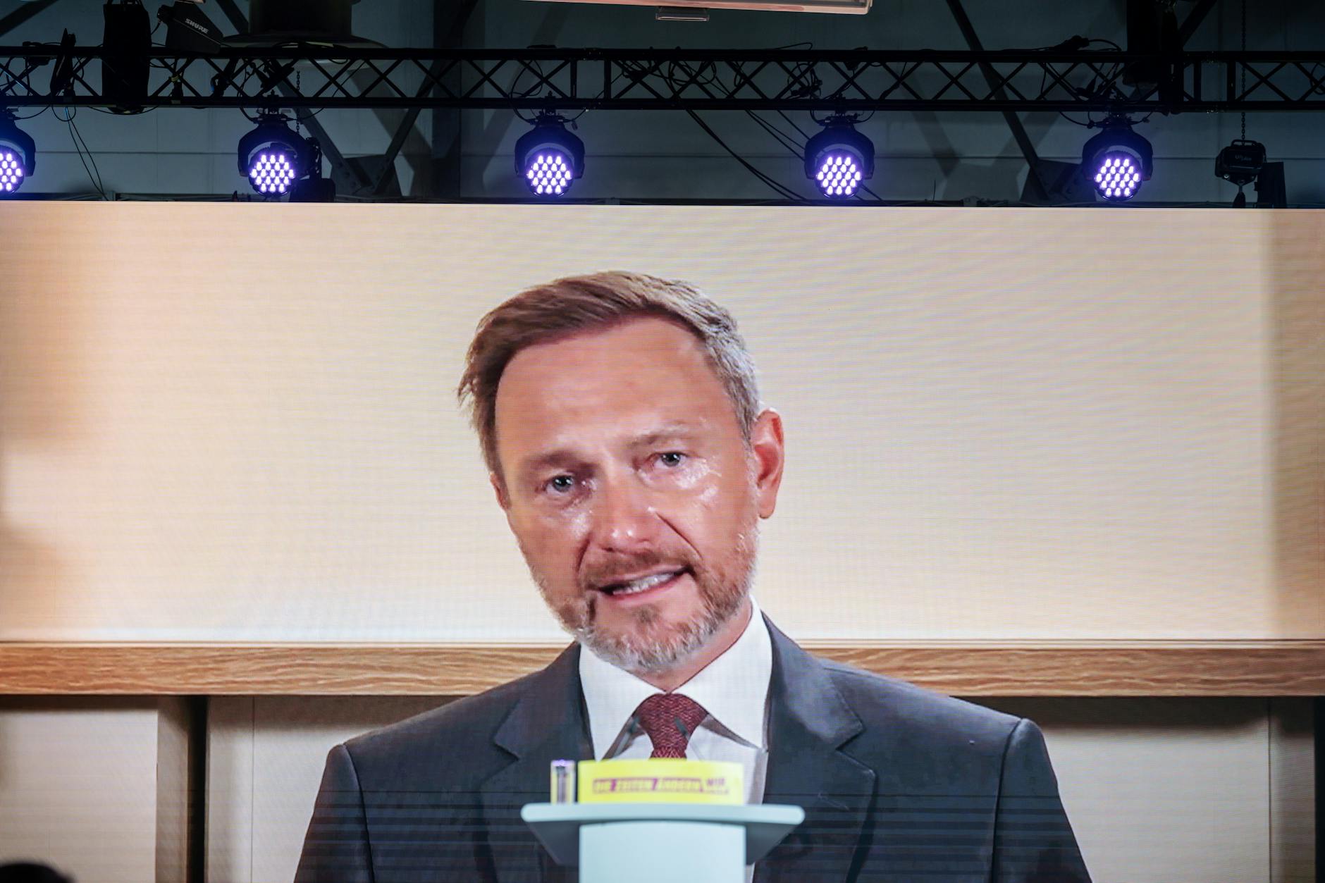 FDP-Chef Christian Lindner erkrankte im April in den USA an Corona, musste in Quarantäne und sah gar nicht gut aus, als er sich per Video an den Bundesparteitag wandte.