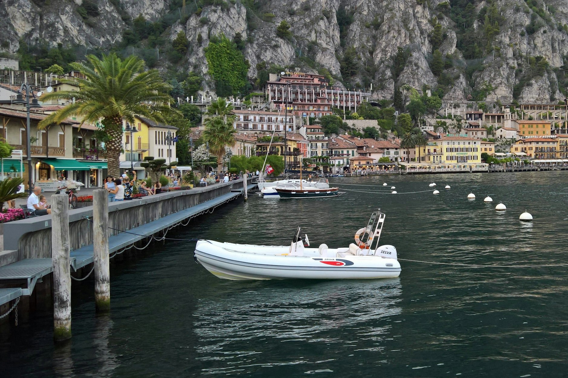 Die Stadt Limone am Gardasee.