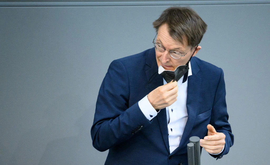 Berliner Forscher: Weniger strenge Corona-Politik scheint vertretbar