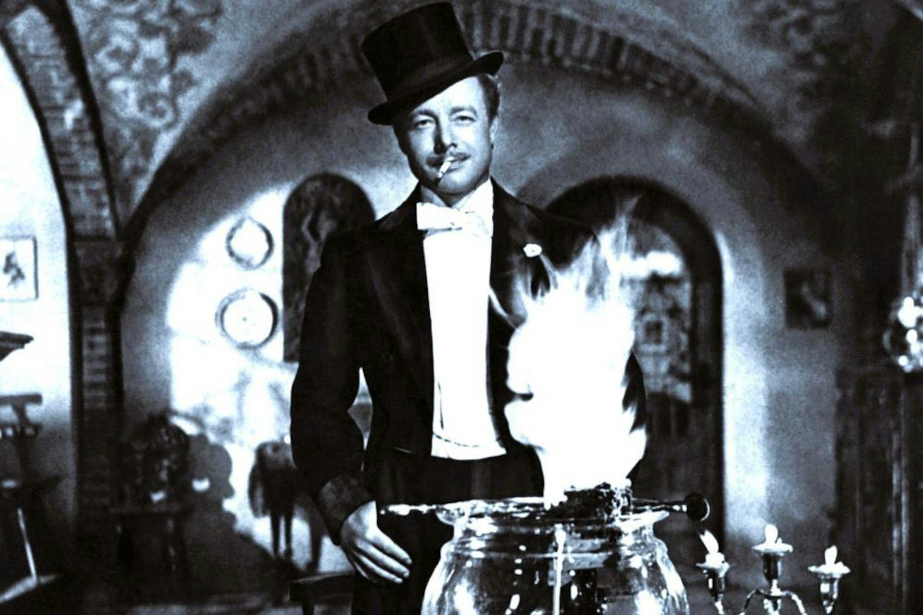 Eine Schulstunde zum Thema „Alkoholische Gärung“, „Pfeiffer mit drei F“, einen „wönzigen Schlock“ Heidelbeerwein und ein tolles Menü gibt es bei der weihnachtlichen Schiffstour „Feuerzangenbowle“.