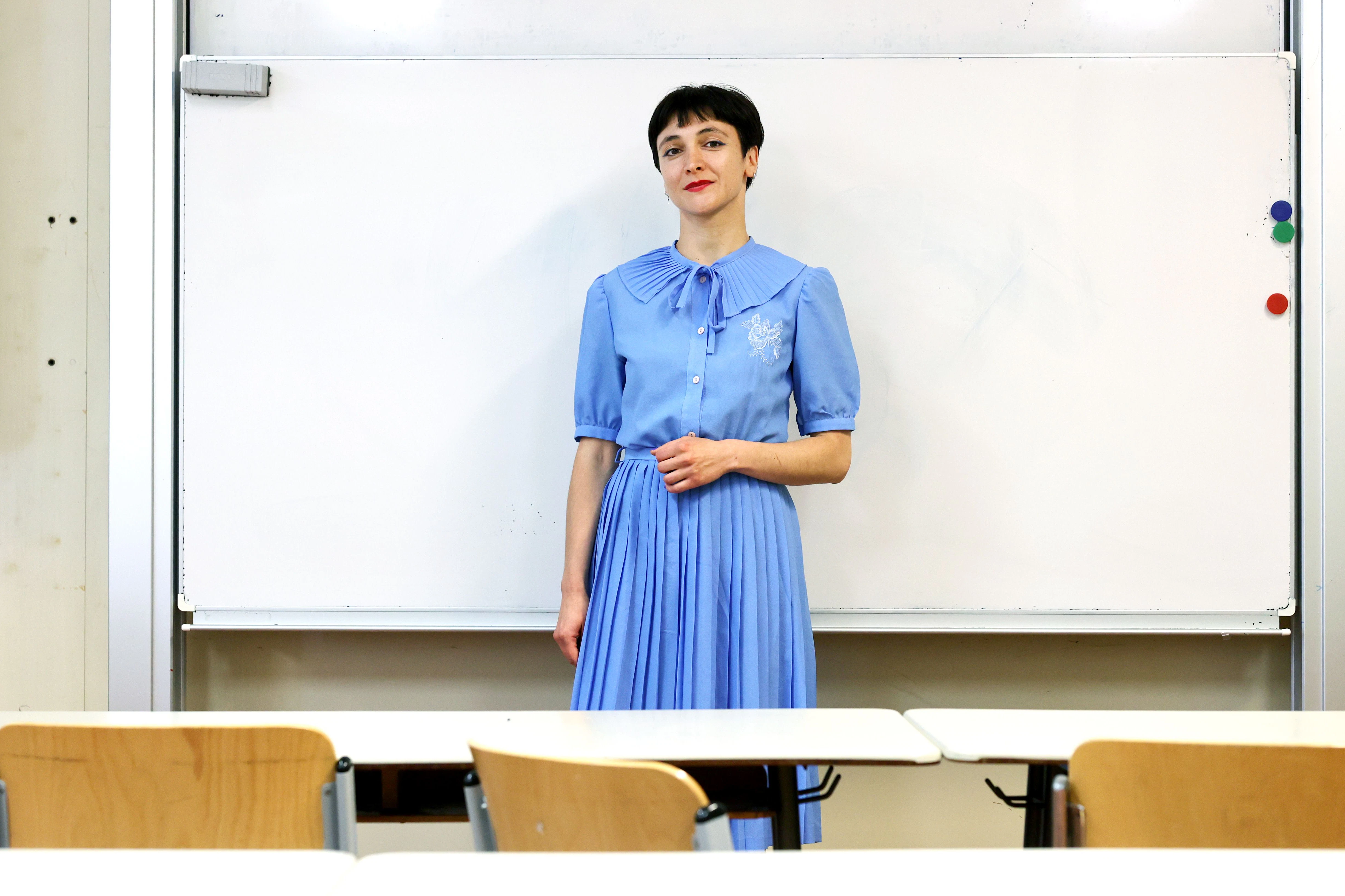Gvantsa Uznadzde (38) hat in Tiflis Englisch auf Lehramt studiert und ihr Studium mit Bestnote abgeschlossen. In Berlin hat Uznadsde im Bereich Kultur- und Eventmanagement gearbeitet, bevor sie zum Lehrerberuf zurückgekehrte.