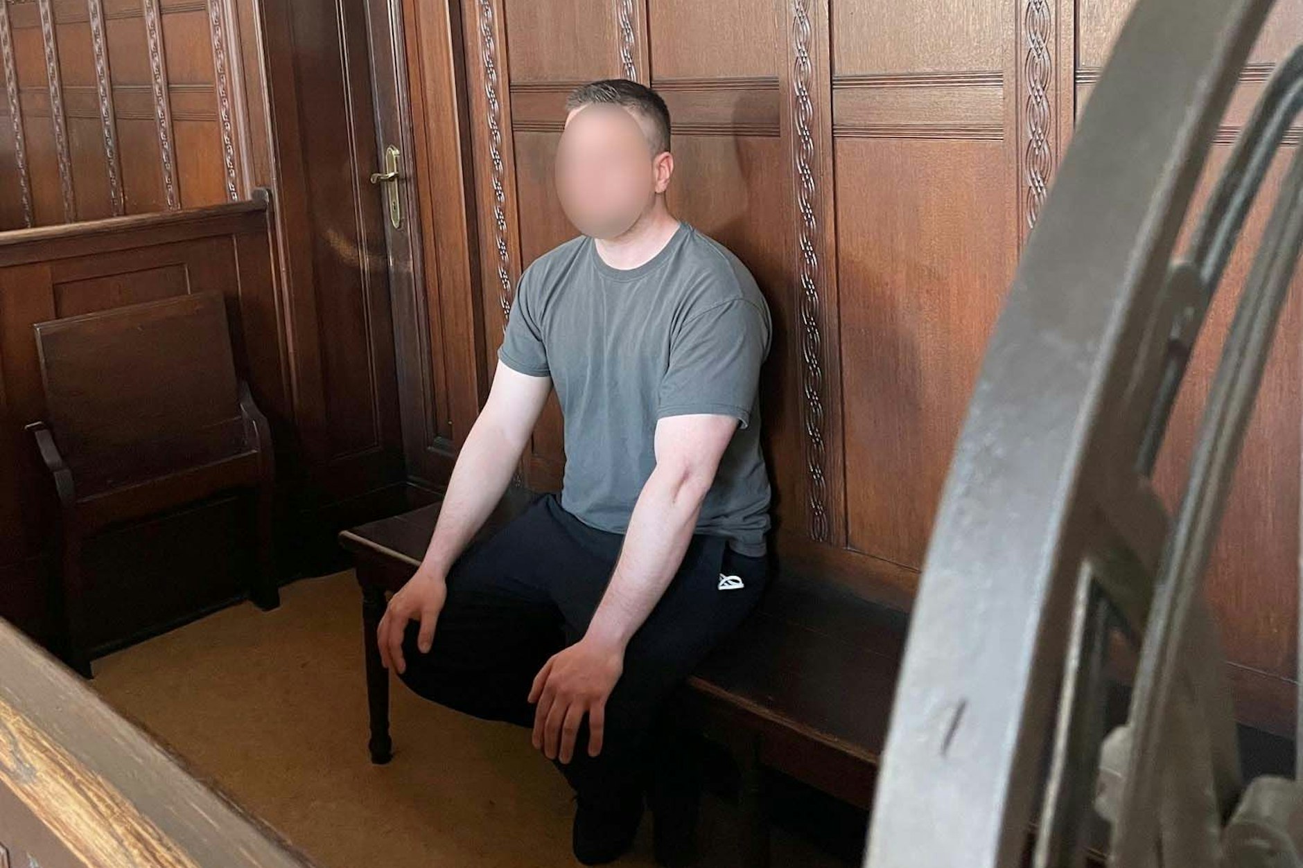 Valentins-Räuber
 
Jens M. (35) steht seit Montag in Berlin vor Gericht.