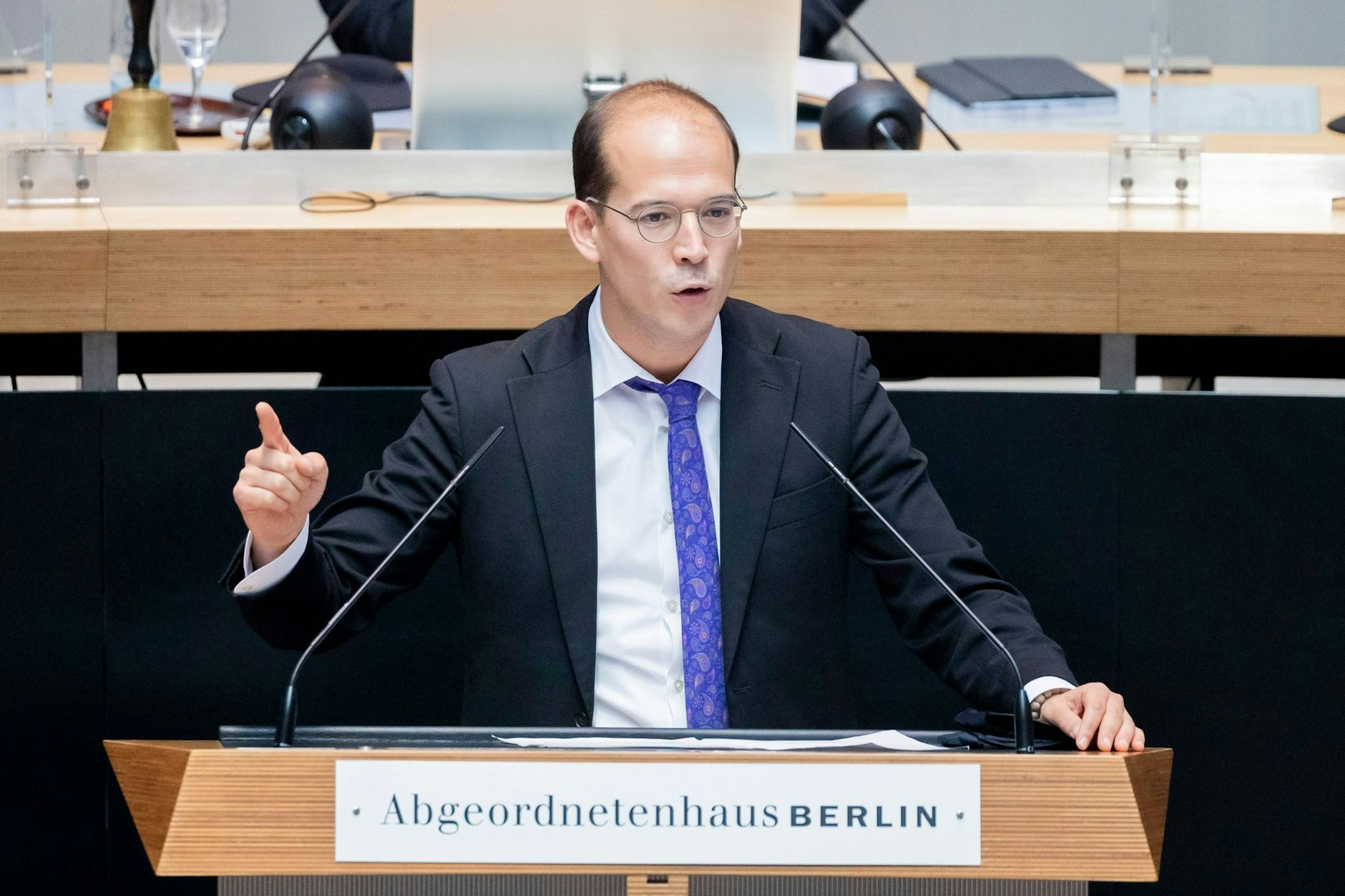 ARCHIV - Benedikt Lux (Bündnis 90/Die Grünen) spricht im Berliner Abgeordnetenhaus.  