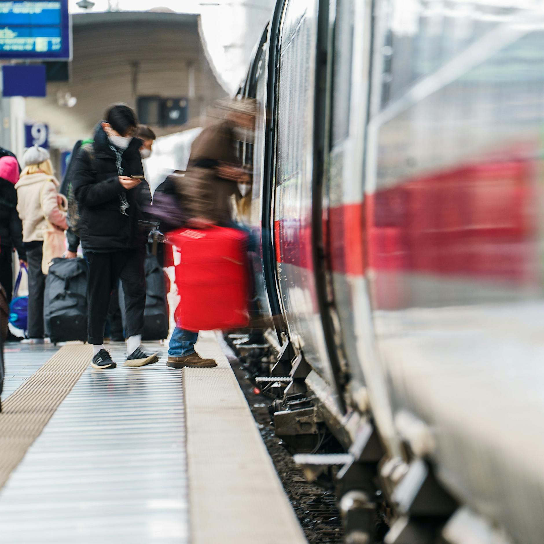 Bitterfeld war sein Schicksal: Was ein Berliner Bahnfahrgast dort erlebte