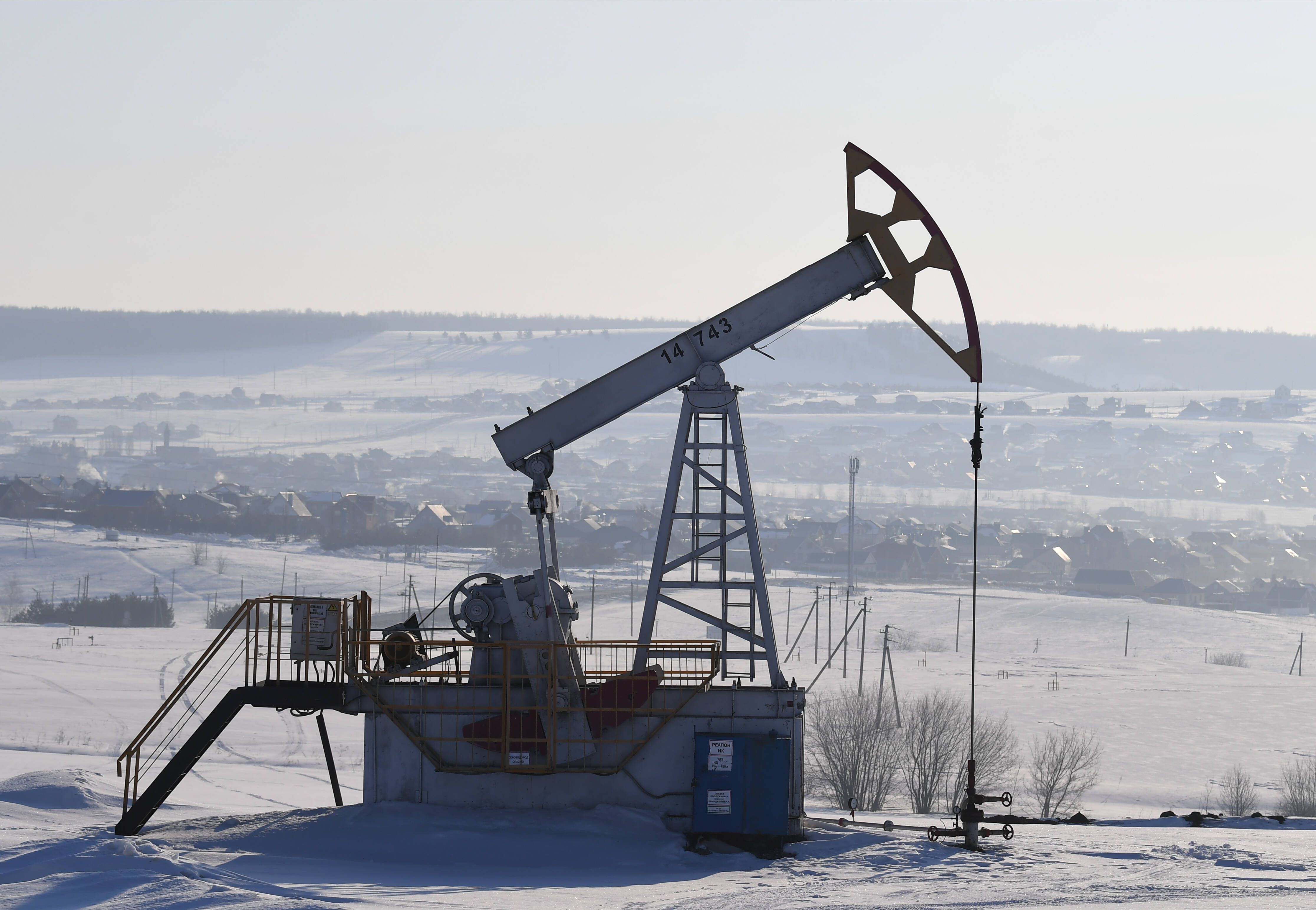 Studie zeigt: Jeden Tag macht die Ölindustrie Gewinne von drei Milliarden Dollar – und sichert somit ihre Macht!