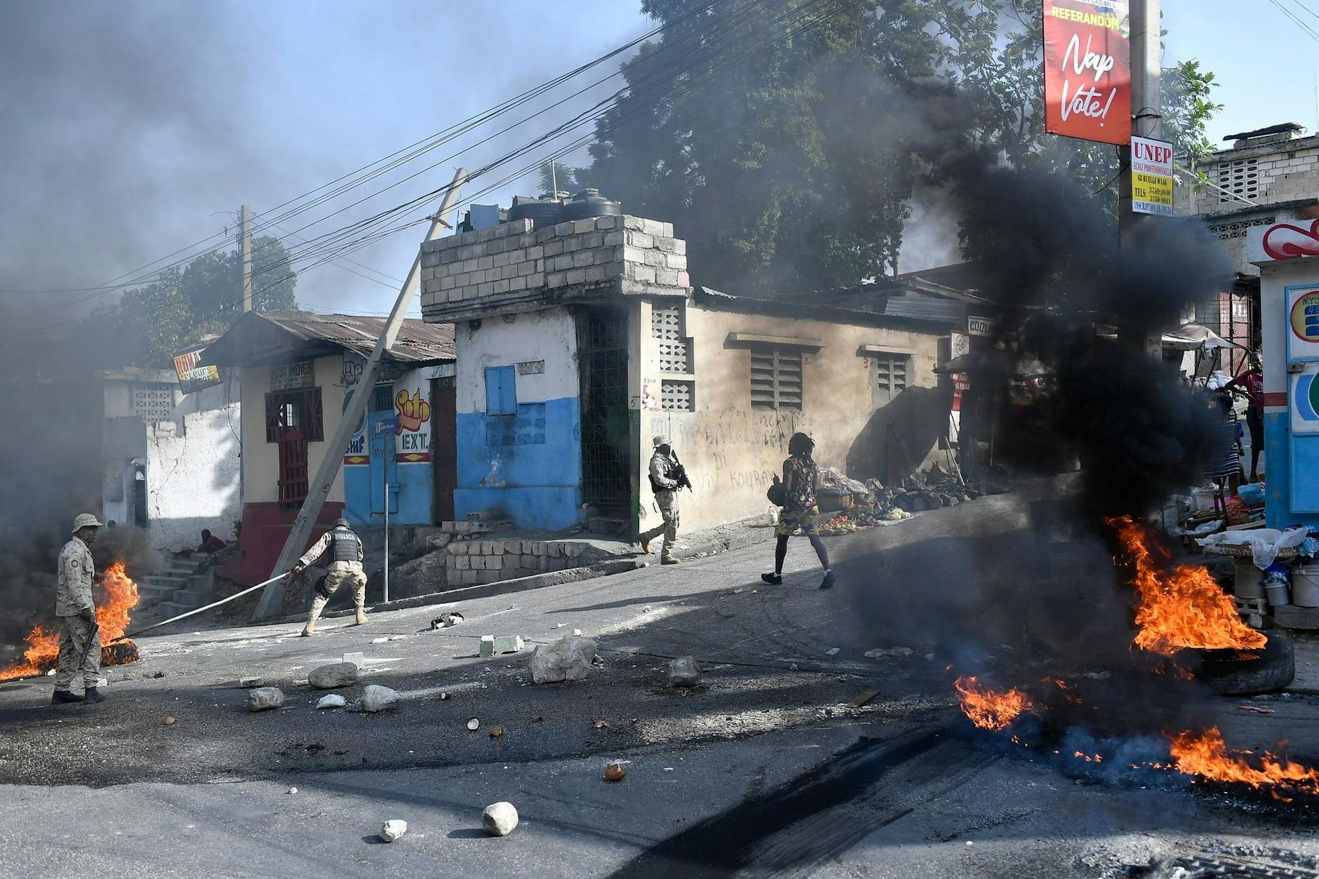 ARCHIV - In Haitis Hauptstadt Port-Au-Prince eskaliert die Gewalt.