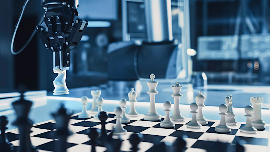 Ein Schach-Roboter übt einen Spielzug aus. (Symbolbild)