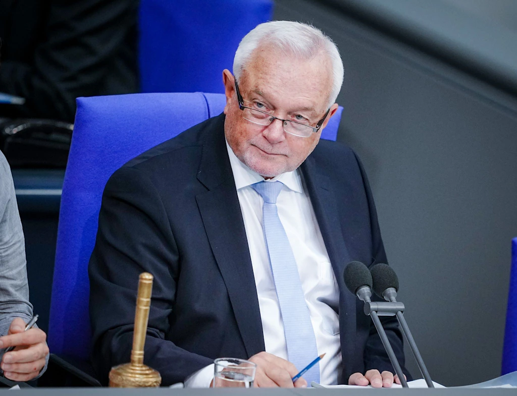 Debatte um Zukunft der Corona-Isolationspflicht hält an