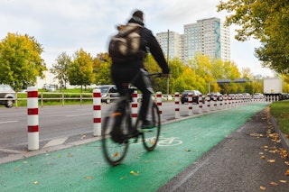 2,50 Meter breit, grün markiert: „Opernroute Nord“ wird für Radfahrer ausgebaut, in der Grellstraße verschwinden viele Parkplätze