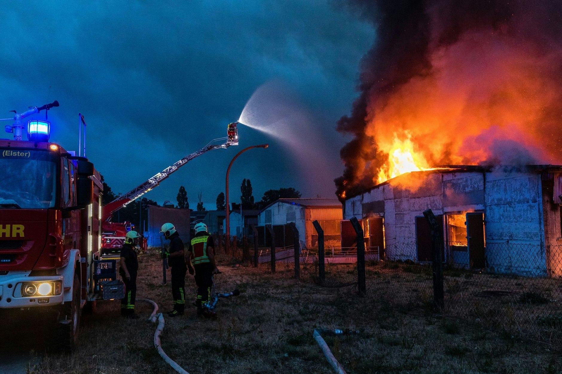 In Falkenberg gingen Stallgebäude in Flammen auf.