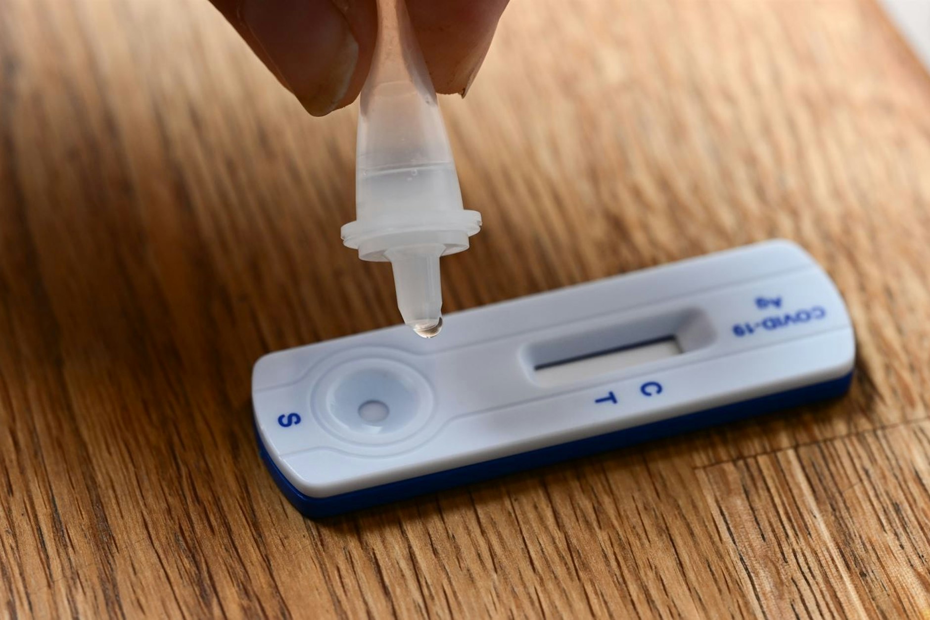 Positiv oder negativ? Ein Corona-Test wird durchgeführt. (Symbolbild)