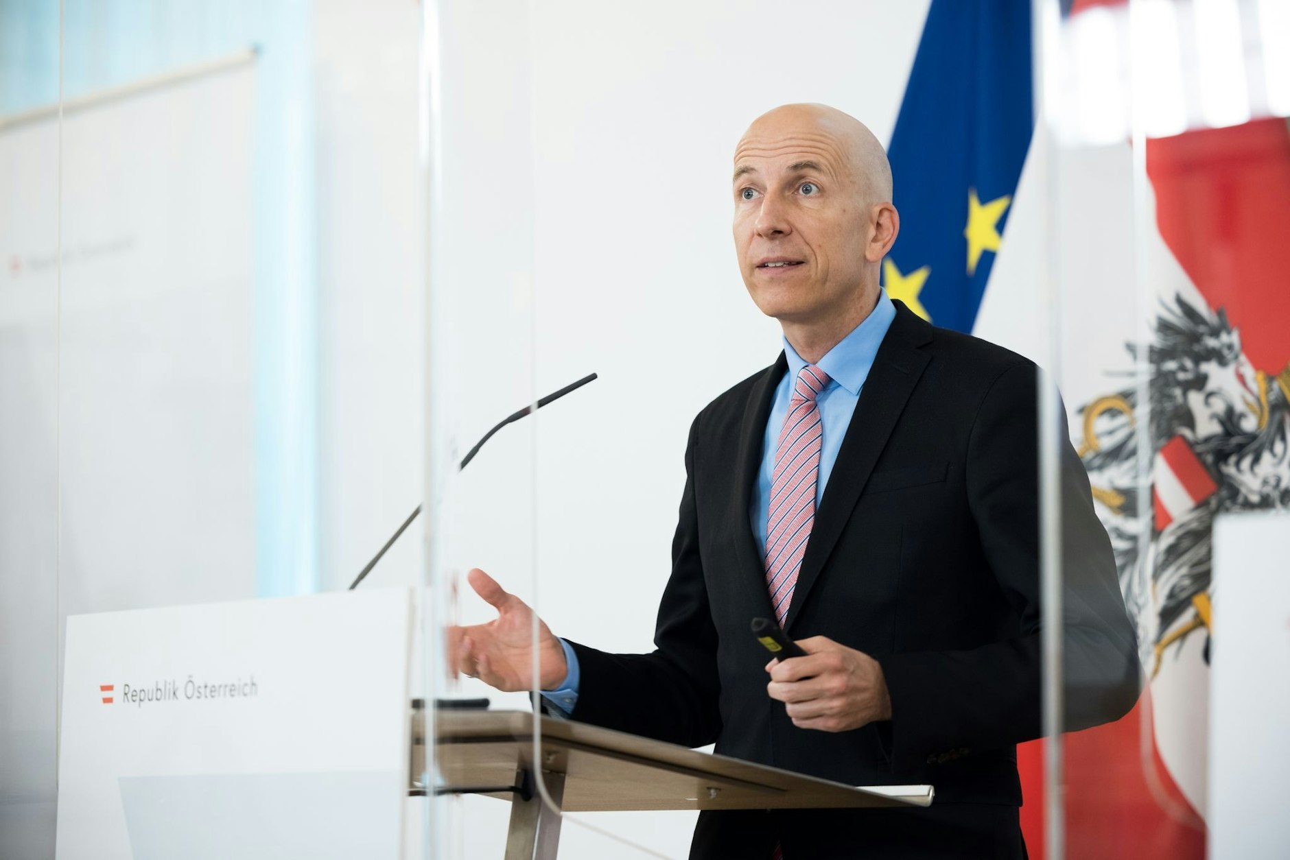 ARCHIV - Arbeitsminister Martin Kocher (ÖVP).  