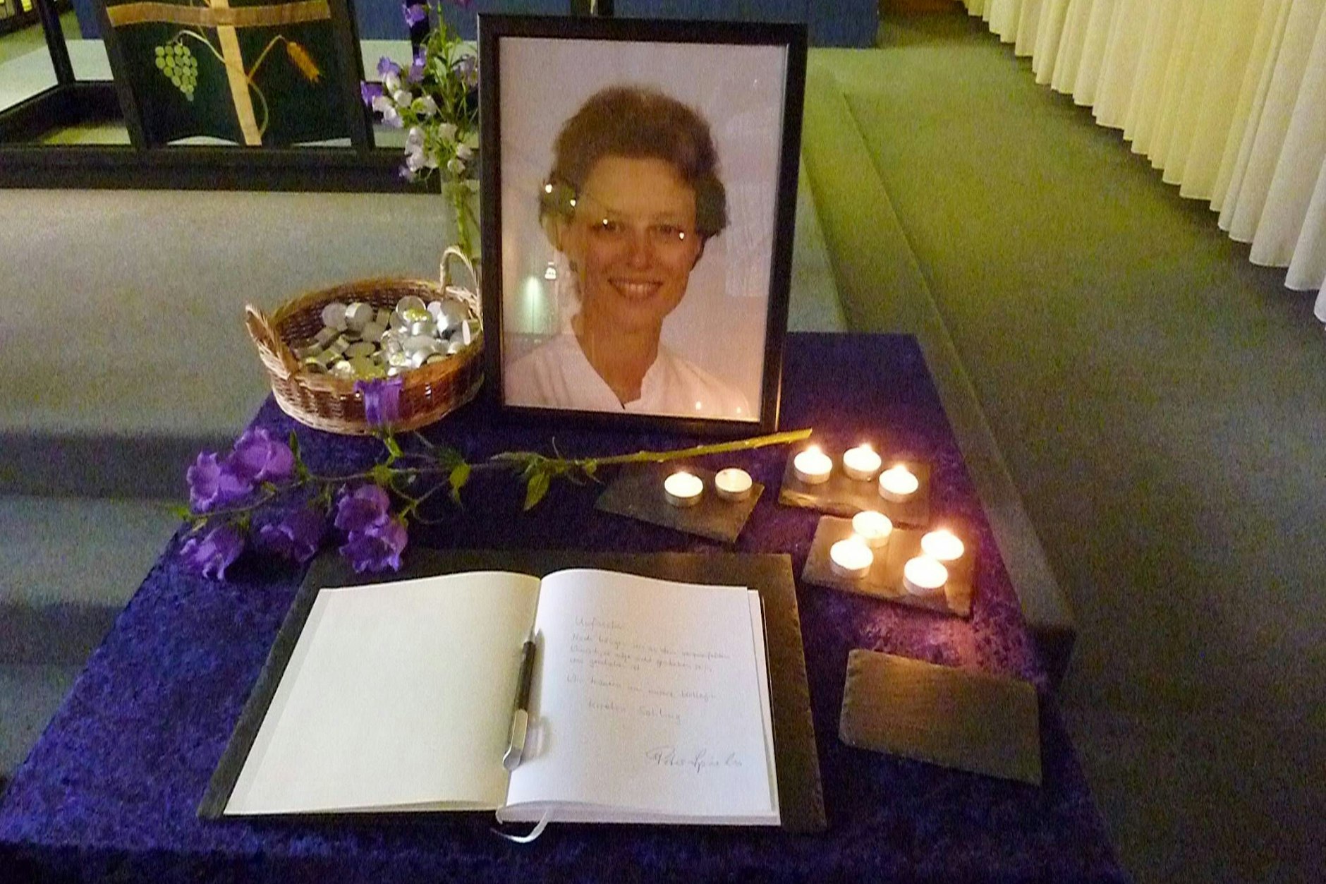 Trauer um eine beliebte Kollegin: In der Kapelle des Benjamin-Franklin-Klinikums der Charité in Steglitz liegt ein Kondolenzbuch aus.