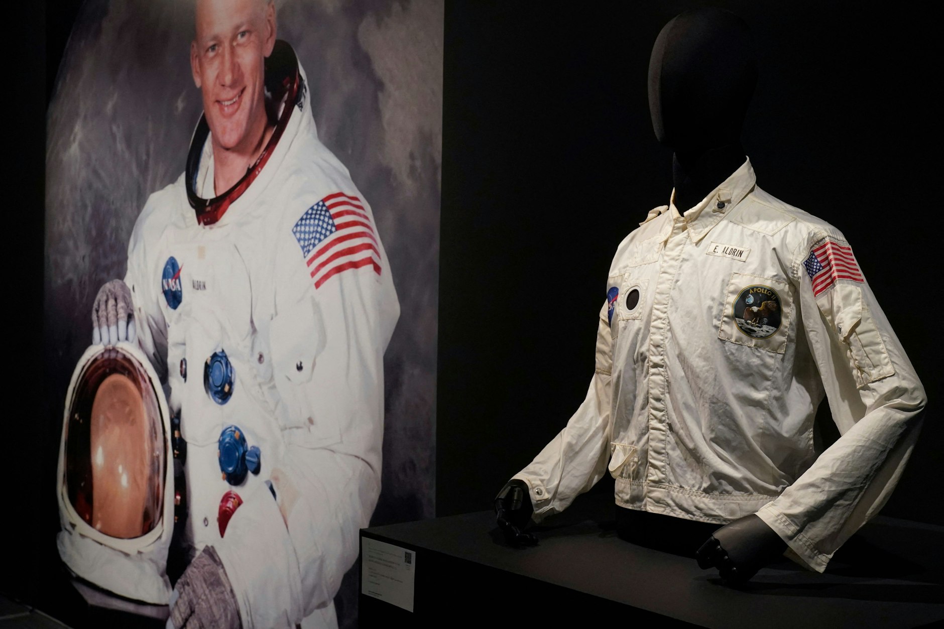 Buzz Aldrins Jacke, die er bei seiner Apollo-11-Mission zum Mond trug, ist bei Sotheby’s in New York zu sehen.