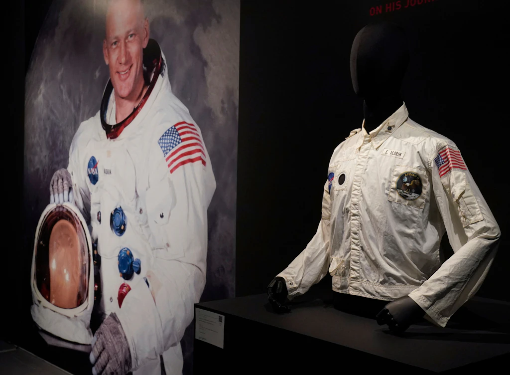 Buzz Aldrins Astronauten-Jacke erzielt Rekordpreis bei Auktion
