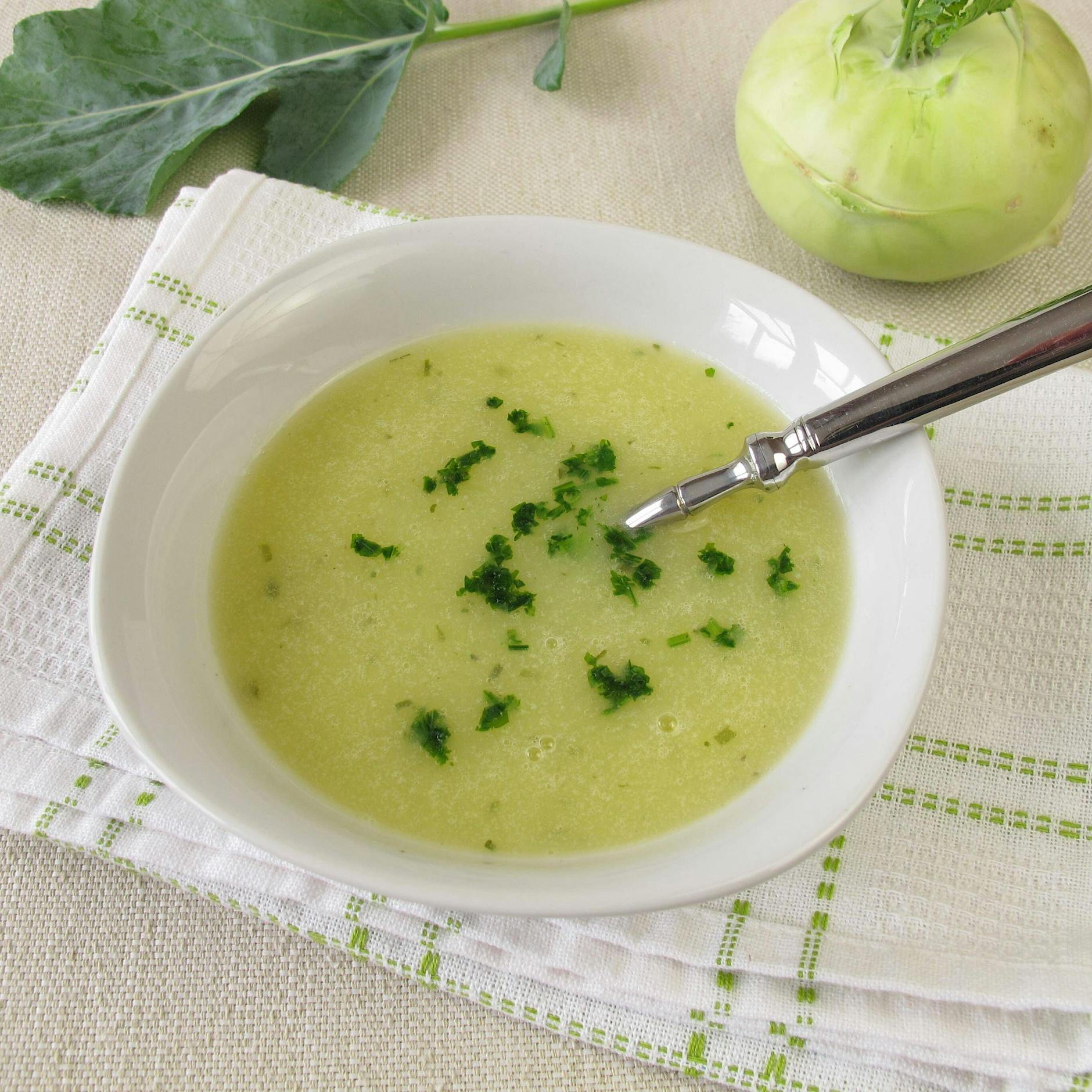 Kohlrabi-Zucchini-Kartoffelsuppe: Dieses leckere Gericht schmeckt auch an heißen Tagen