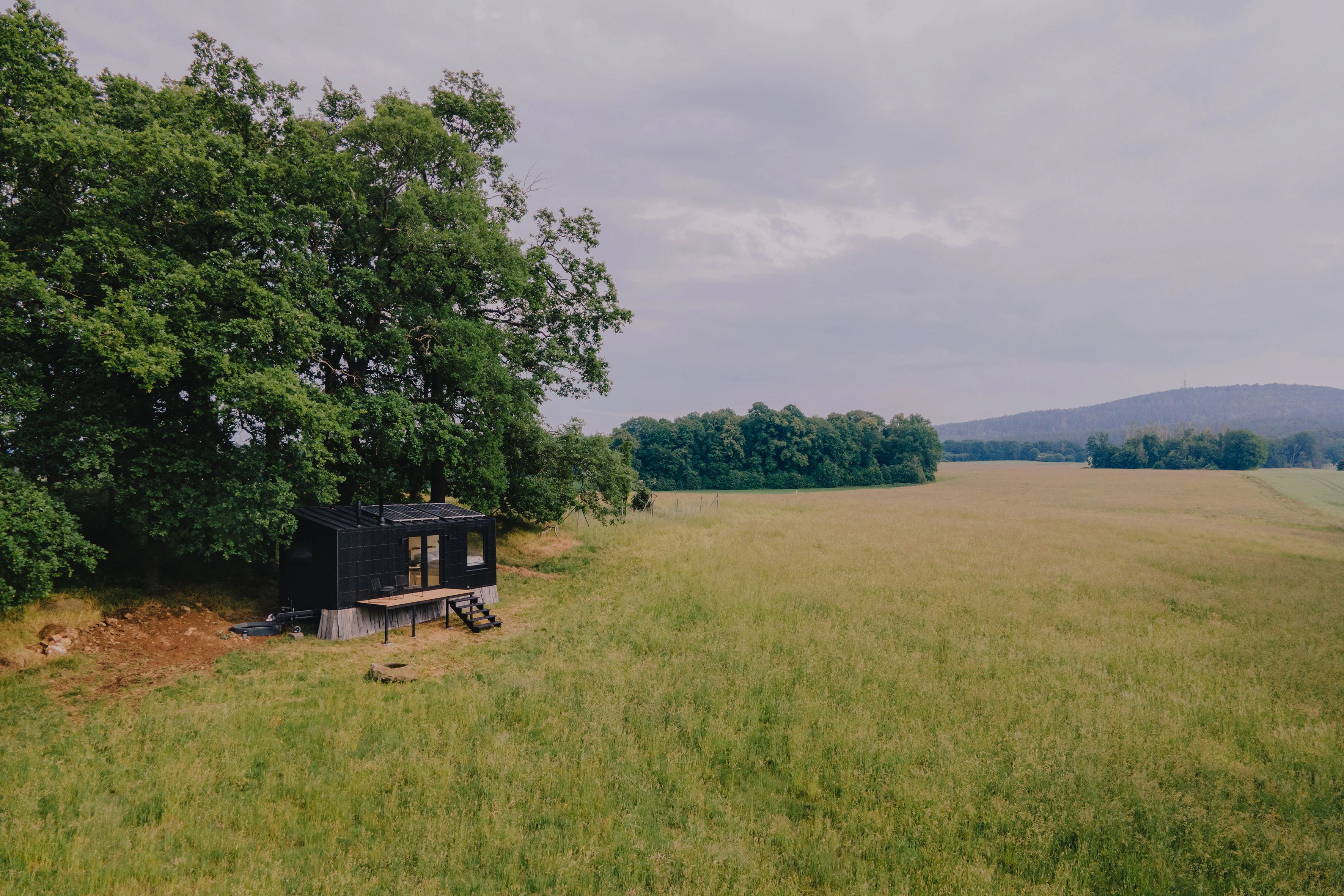 Unbeobachtet urlauben: Die Cabin „Eichenhöhe“&nbsp;liegt irgendwo im Nirgendwo zwischen Leipzig und Dresden.