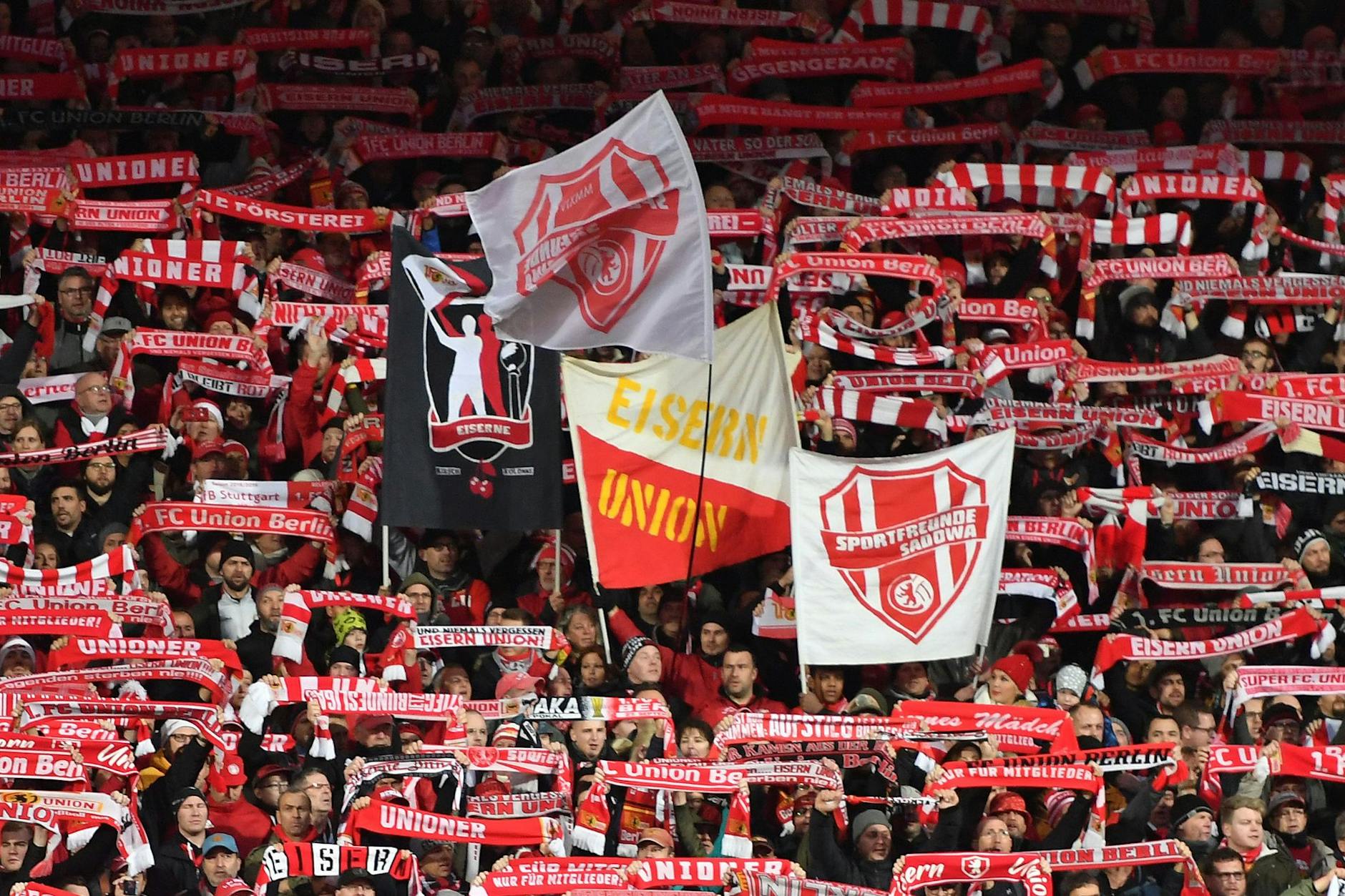 Union-Fans im Stadion An der Alten Försterei bei einem Ligakick – nun wird dort erstmals Europapokal gespielt werden.