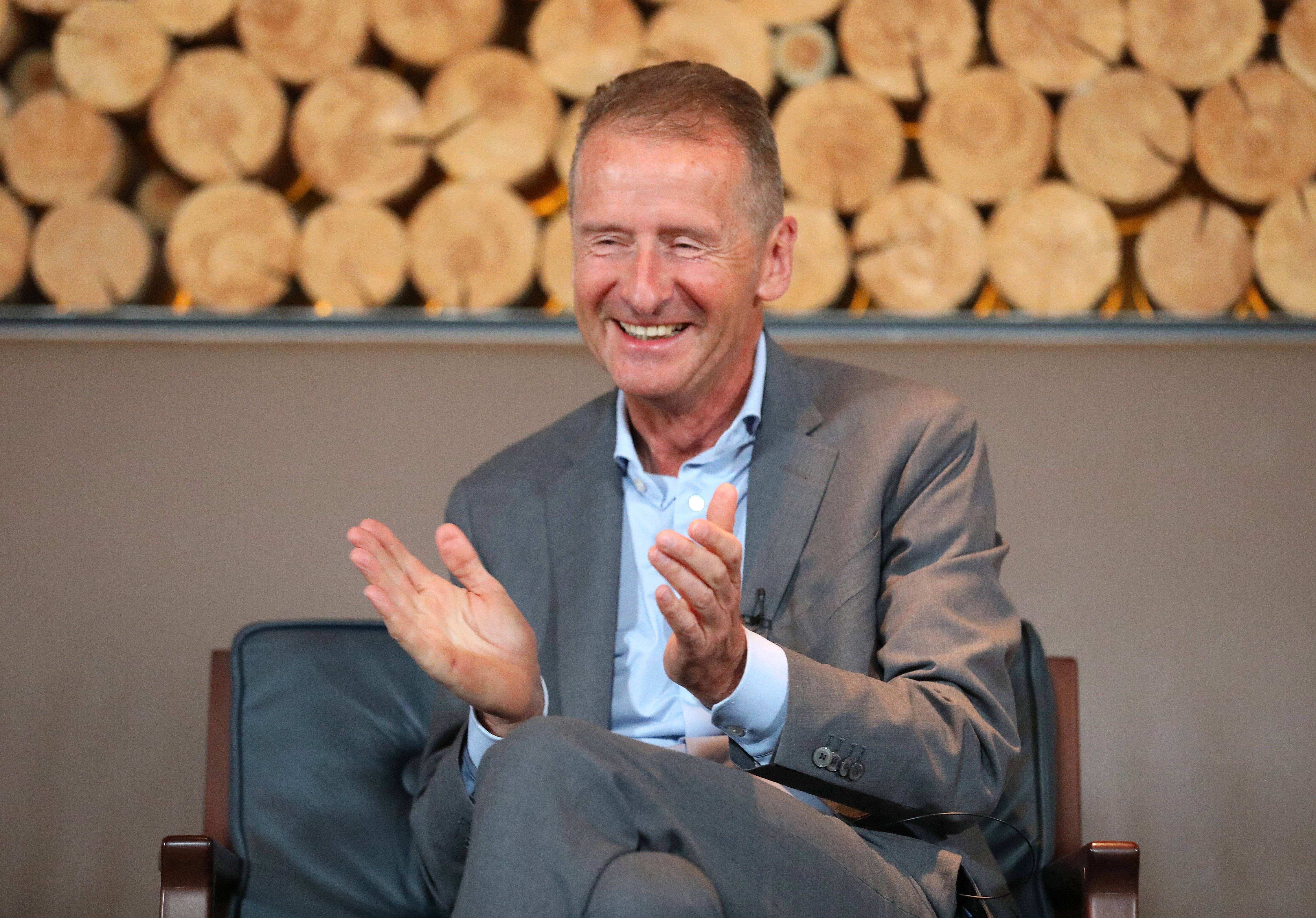 Analyst nennt Ablöse-Deal eine „Sauerei“: Warum verdient Herbert Diess noch 30 Millionen Euro, wenn er gar nicht mehr Chef bei Volkswagen ist?