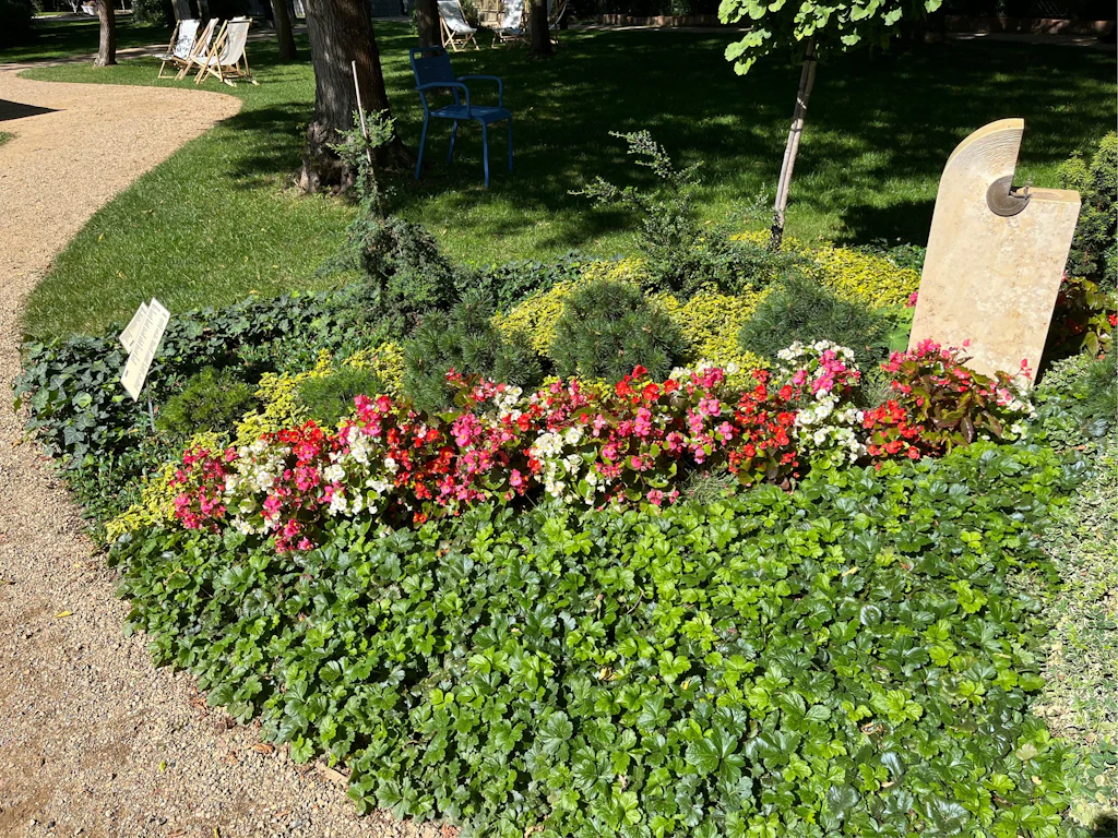 Mit Sommerblumen und Liebe: Schöne Gräber machen das Trauern einfacher