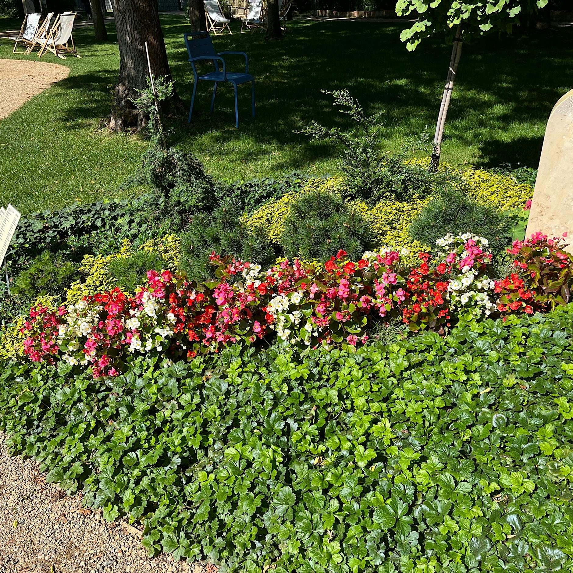 Mit Sommerblumen und Liebe: Schöne Gräber machen das Trauern einfacher