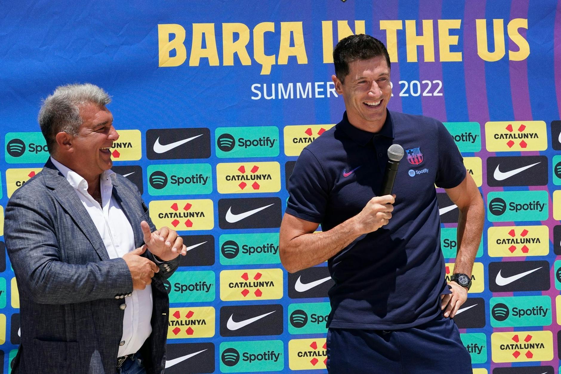 Barcelona hat Lewandowski von Bayern München verpflichtet - braucht dafür aber noch Geld. d