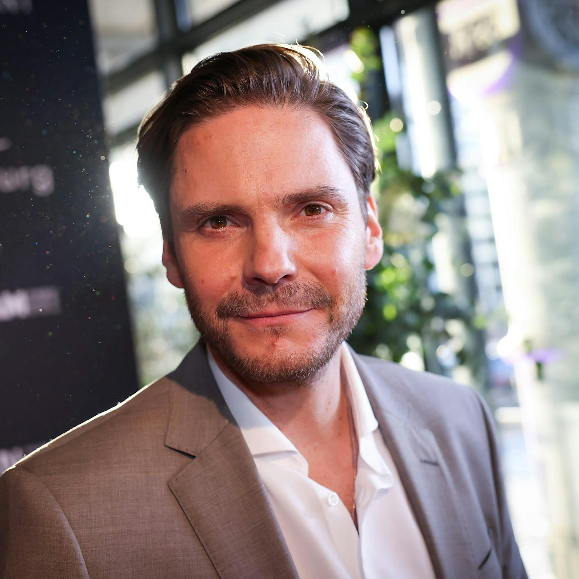 Mit Frau Felicitas und zwei Kindern: Hollywood-Star Daniel Brühl verlässt Berlin – aus diesen traurigen Gründen