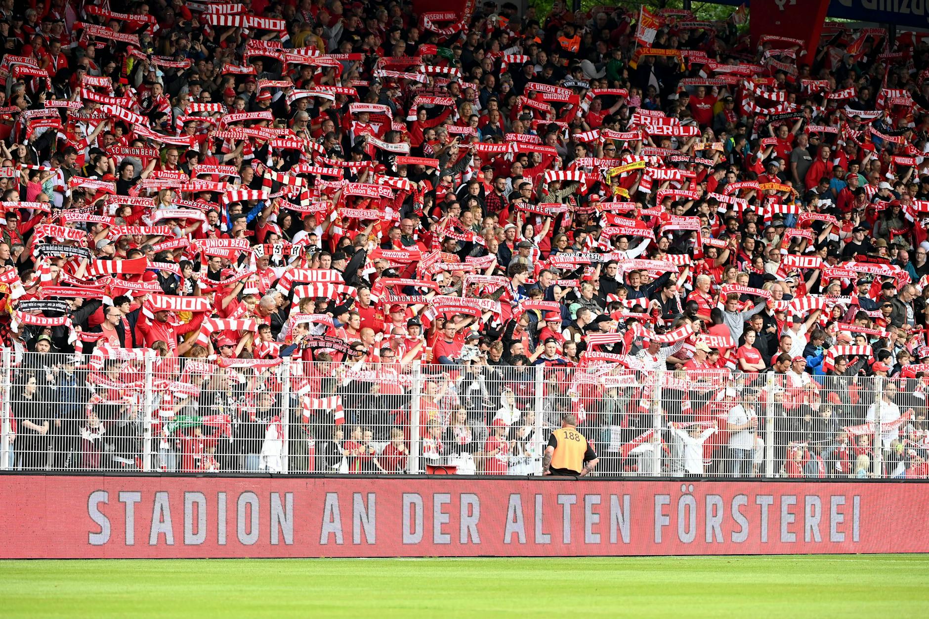 Stehlätze von der Uefa genehmigt: Die Alte Försterei kann in der kommenden Saison auch in der Europa League die Spielstätte des 1. FC Union Berlin sein.