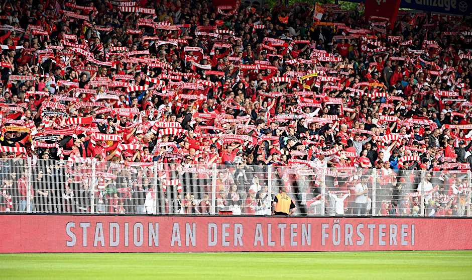 Stehlätze von der Uefa genehmigt: Die Alte Försterei kann in der kommenden Saison auch in der Europa League die Spielstätte des 1. FC Union Berlin sein.