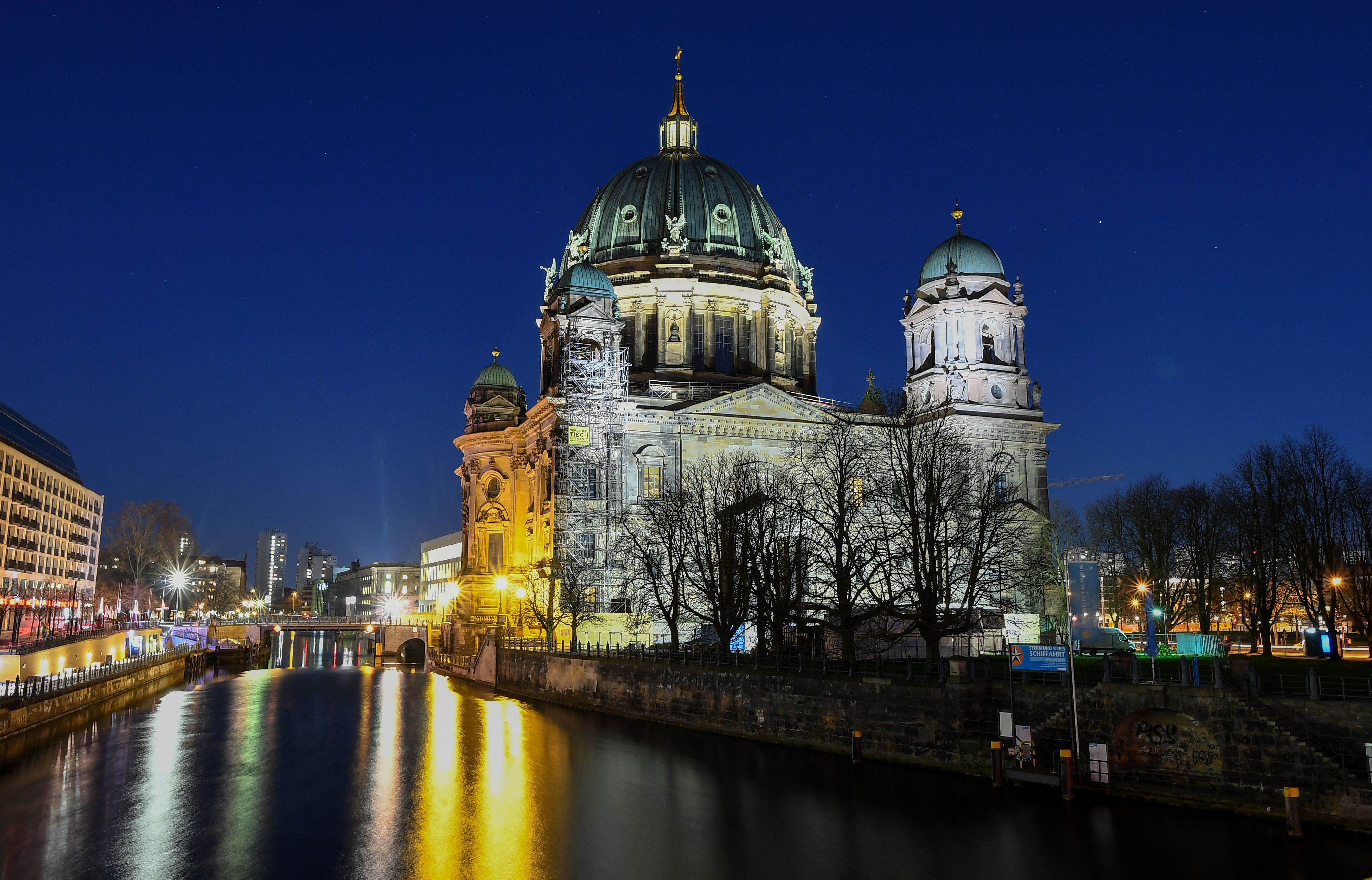 Berlin schaltet ab – 200 Sehenswürdigkeiten bleiben duster