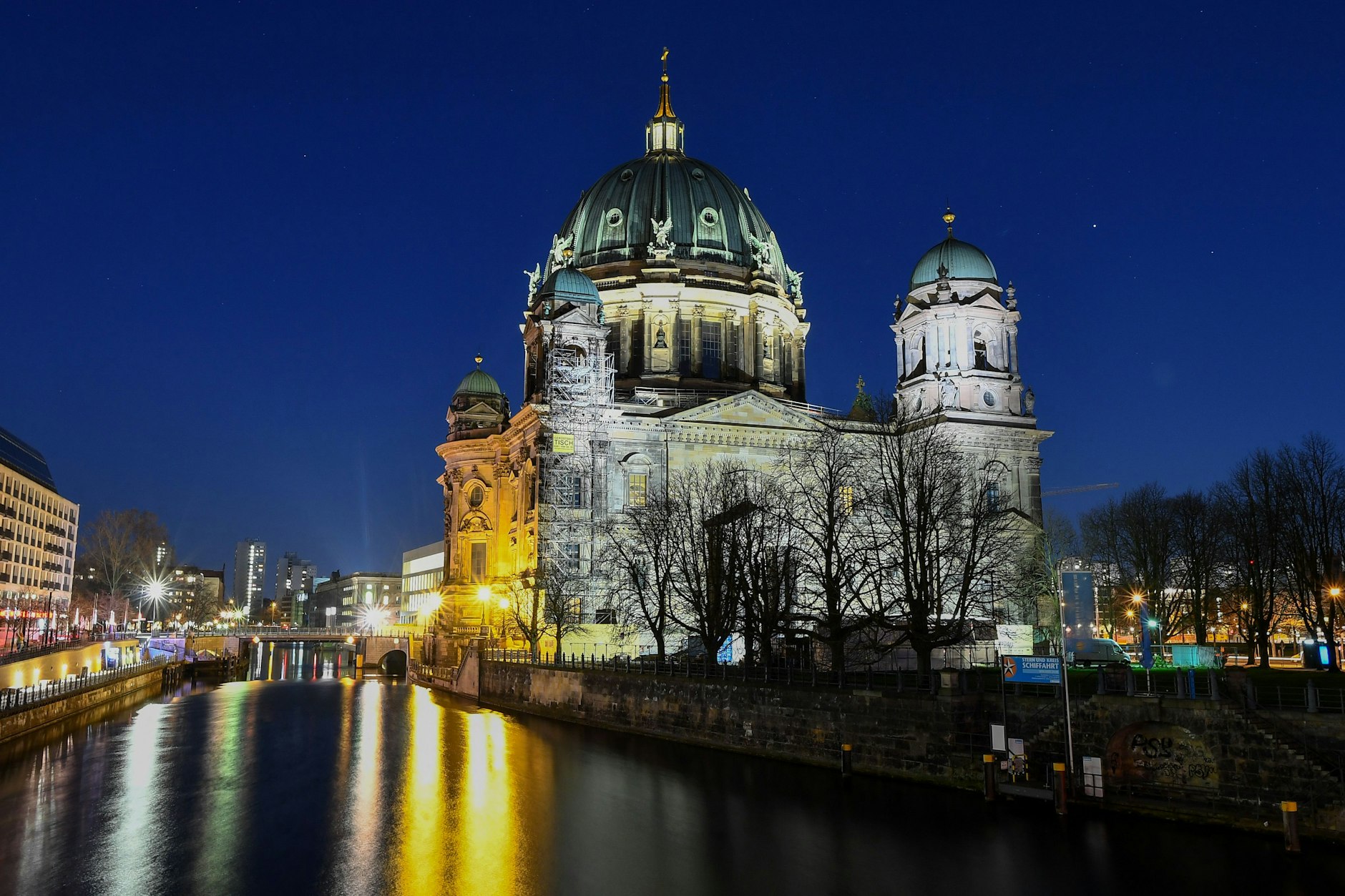 So kennt man den Berliner Dom bei Nacht. Ab Mittwoch soll die Fassade nicht mehr angestrahlt werden.