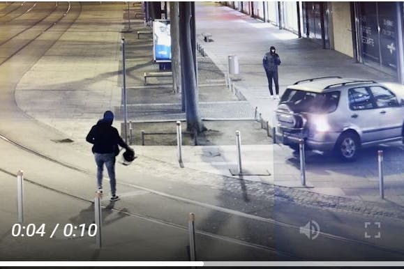 Eine Überwachungskamera zeichnete am Abend des 3. April dieses Bild auf.