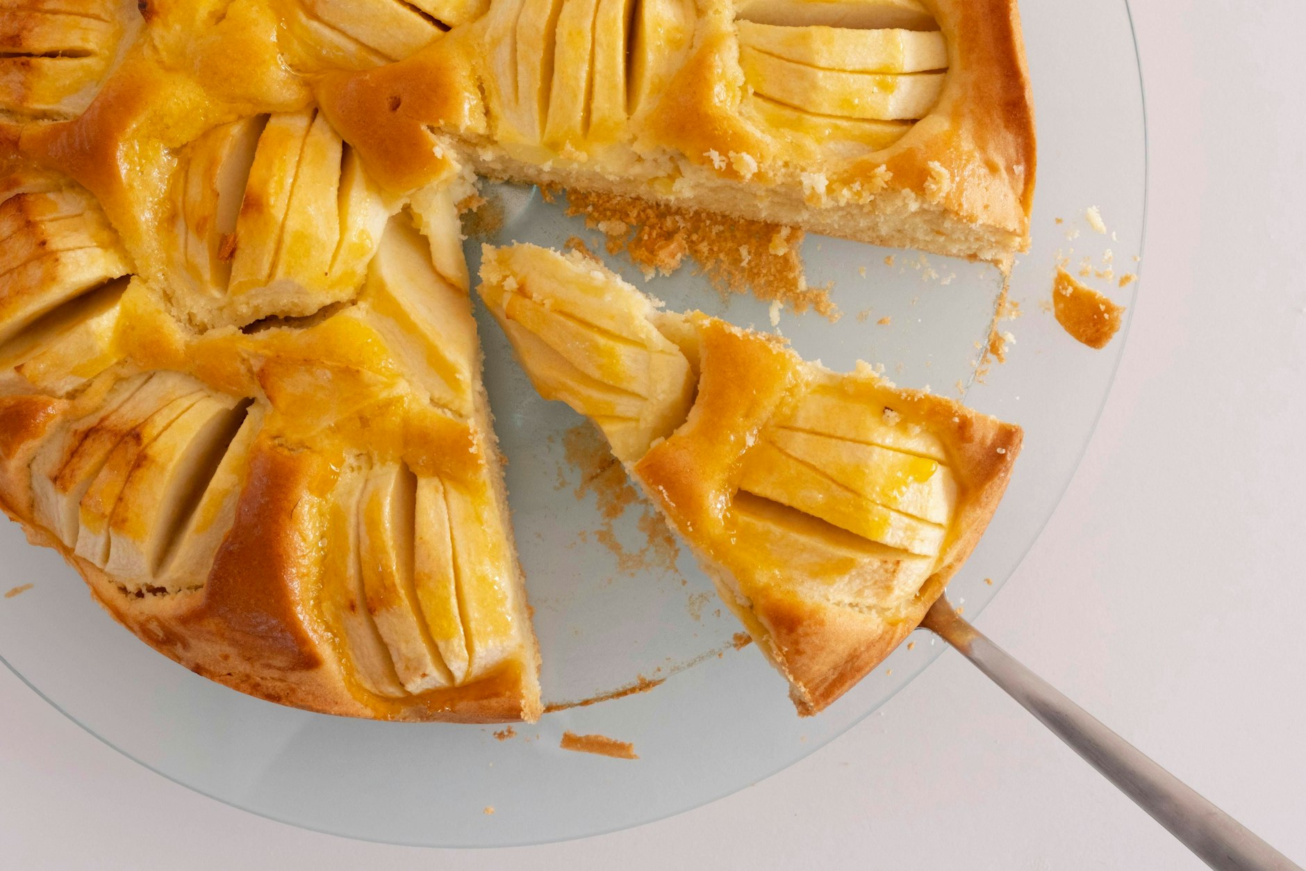 Jeder Hobby-Bäcker sollte ein einfaches Rezept für Apfelkuchen im Rezeptbuch haben - dieses hier müssen Sie unbedingt ausprobieren.